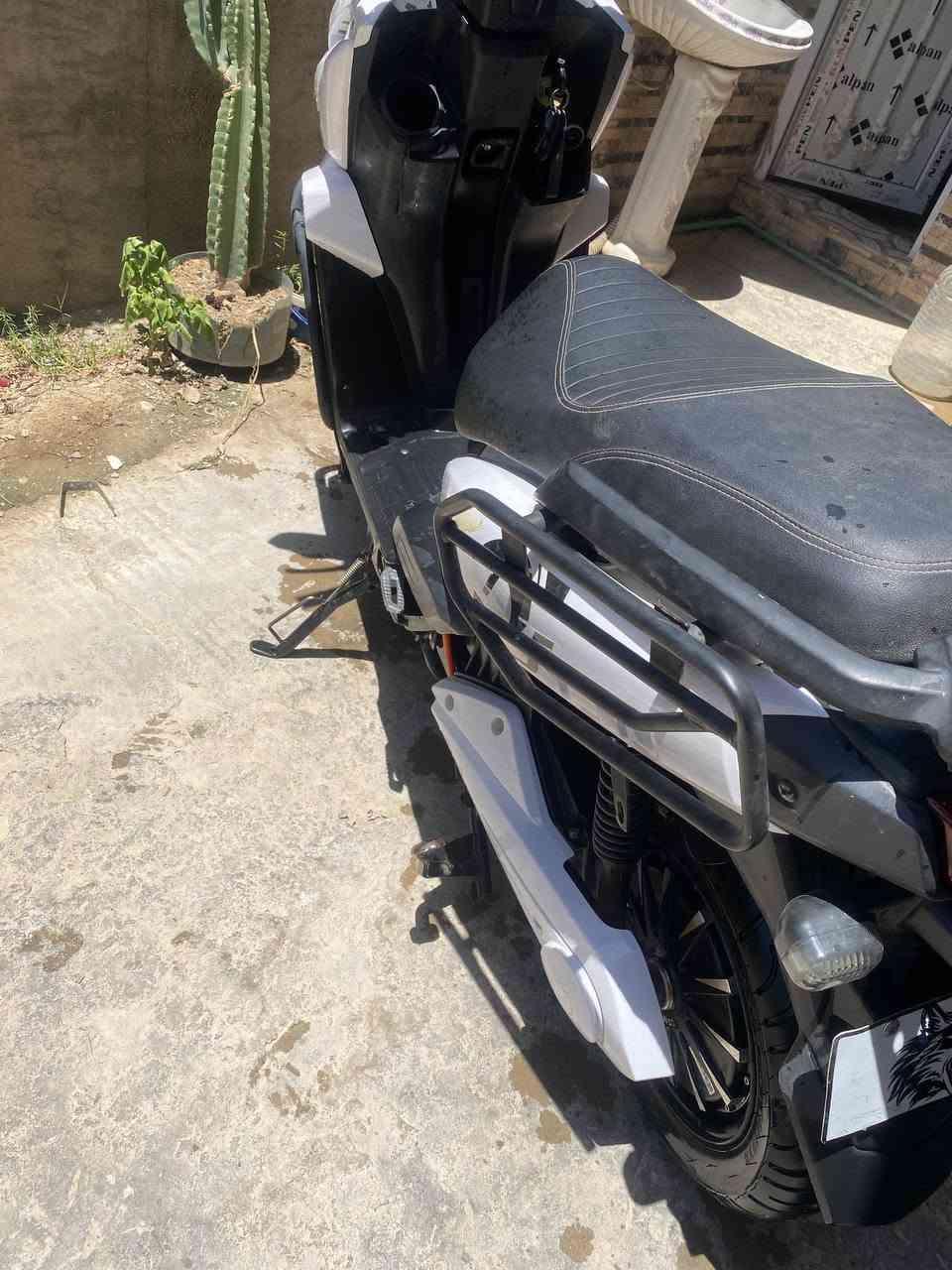 سلام عليكم اباتشي للبيع مال حسن وحسين
داجه سبعه باتري يعني 84 فولت 

ملف 2500

بطاريات نضيفه شرط الفحص 

مكاني بغداد الطارميه شارع تدبير 

سعر 900 وبيها مجال قليل .


**إذا كنت صاحب هذا الإعلان وتريد حذفه لأي سبب، رجاءا أرسل رسالة إلى الدعم الفني**