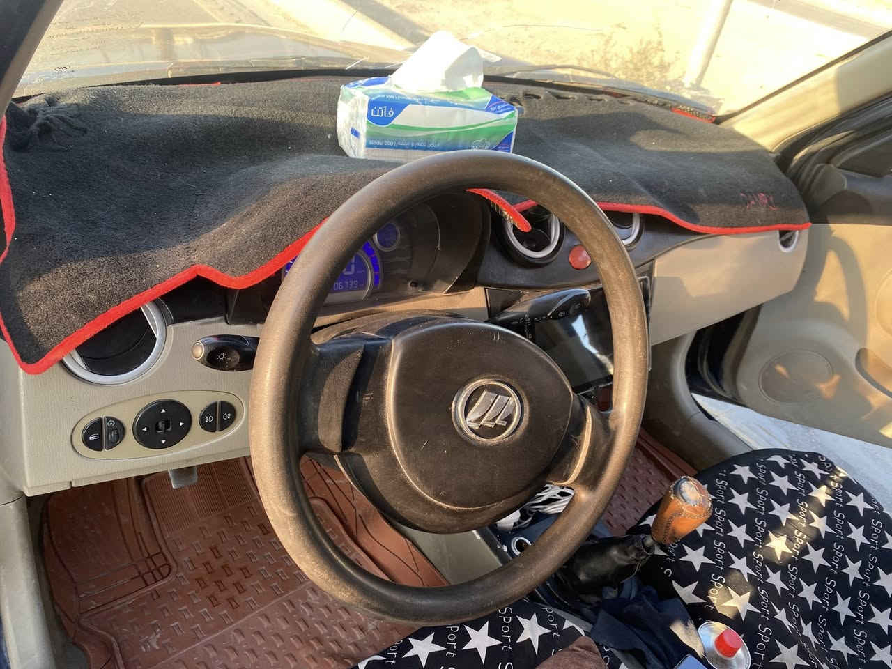 السلام عليكم سياره ليفان موديل 2013 للبيع محرك اوكير وشاصي وضربه مكفوله من عده الجاملغ الخلف السائق ضربه بسيطه 
السياره جاهزه وحلوه وجنايتها يعرفوها   السنويه صاقطه بس مكان السياره نجف حي النداء قرب جامعة الكفيل السعر 31 وبيه مجال  للستفسار اكثر اتصل ***********
