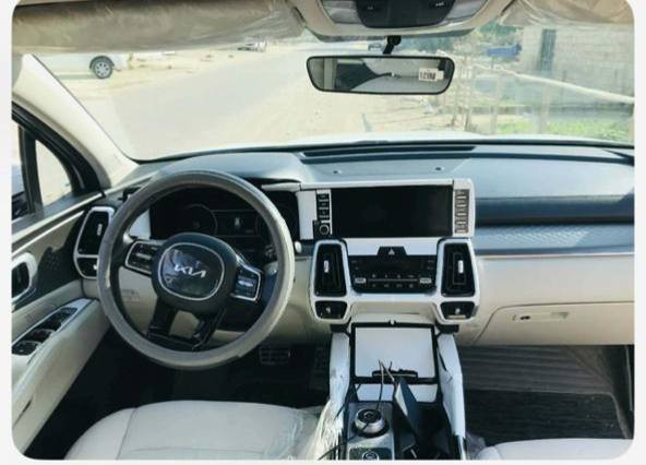 كيا سورنتو موديل 2023 خليجي. 
ضمان الشركة الدولية 
رقم بغداد 
 السيارة مكفولة 
  ماشية 37 الف 
مواصفات
 بصمة + بصمة ابواب
 تشغيل عن بعد
 كير ماوس
 6 سلندر
 7راكب 
شفتات مقود 
سايد بريك بصمة 
جنطة كهرباء
 كشنات كهرباء
 مري شفط
 اشاير باالمري 
كامرة خلفية دواره 
حساس امامي خلفي
 بردات خلفية
 اوتو هولد مود درايف
 3 قطع تبريد  
للاتصال 
***********
مكان السيارة الديوانية    
السعر 295
