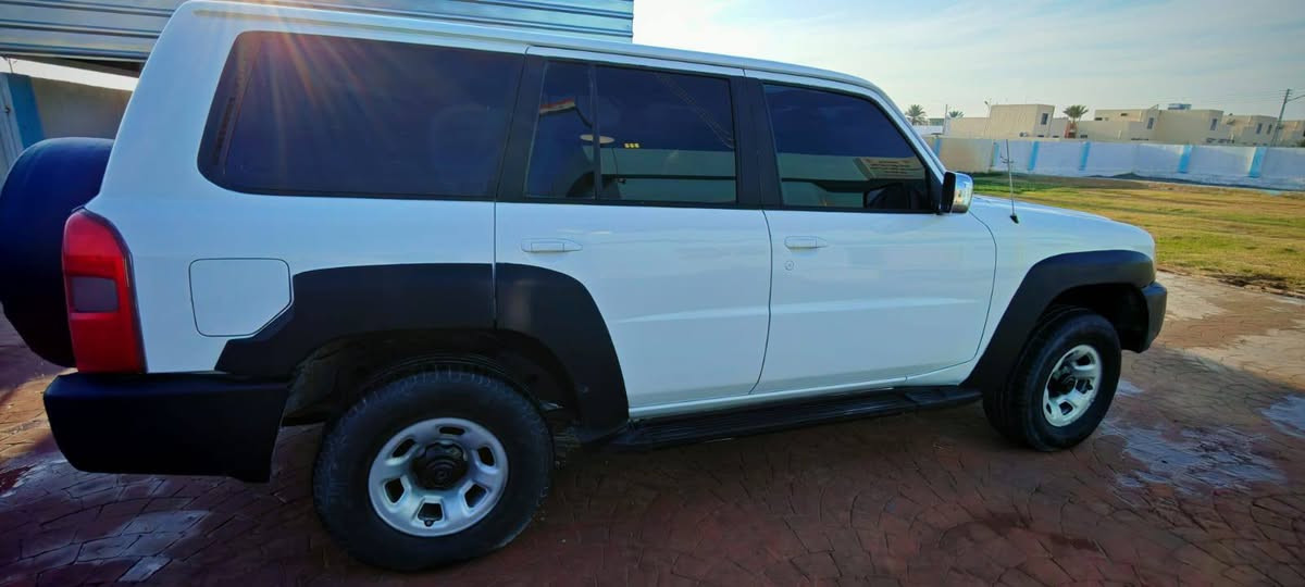 نيسان باترول محرك ٤٨٠٠بلاد للبيع مال مزاد سعر85
 وبيه مجال مصبوغه عام بيه قطعه وحده جاملغ مال السايق
 ***********
