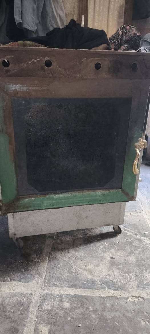فرن للبيع بسعر مناسب 
***********+واتساب 
والشراي يدلل

