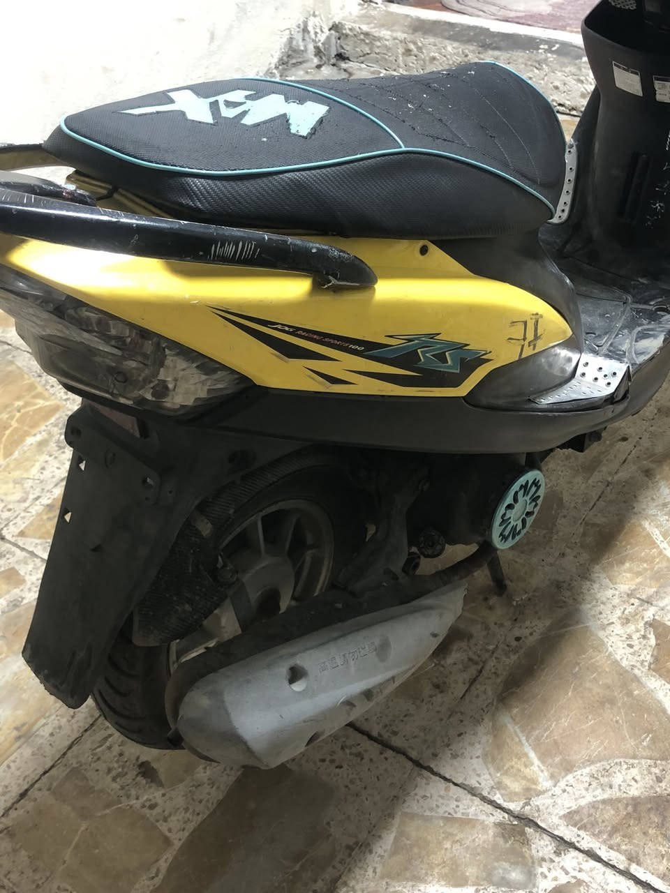 سلام عليكم دراجه ماكس عدله سرعه120لون اصفر   بوشه 49 دراجه نضيفه وكلشي بيها شغال ماعده الهندر ناقصها  يده مال هندر دراجه امبدل بيها بوشه وبستم بس وصار سنه من بدلت البوشه سعر دراجه 550 وبيها مجال  مكاني الفلوجه شارع الشركه رقم الهاتف ***********
