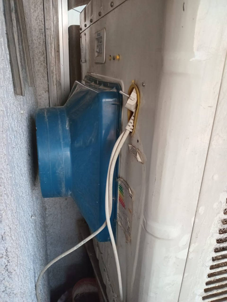 السلام عليكم
أغراض منزل مستعملة 
المكان الكرادة
للأستفسار على الرقم ***********
