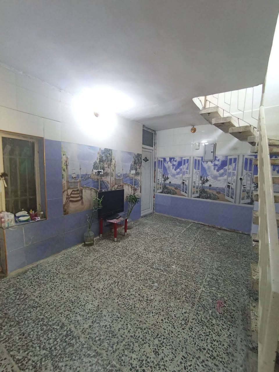 للبيع دار بناء كلاسك نضيف صالح للسكن موقع سكني ممتاز الغدير محله 706 شارع ورصيف عريض رسمي  محتويات الدار الطابق الأرضي مكون من استقبال صالة مطبخ غرفة منام مع الخدمات الطابق الثاني منام 1 صالة مع الخدمات وسطح مع مخزن                                     المساحه 134م الي بالسند واقع حال 150م              واجهة 7.5 ⬇️⬇️⬇️⬇️⬇️⬇️⬇️⬇️⬇️⬇️⬇️⬇️⬇️⬇️     للاستفسار والمشاهدة الاتصال على أرقام المكتب *********** 📞*********** نستقبل جميع العروض
