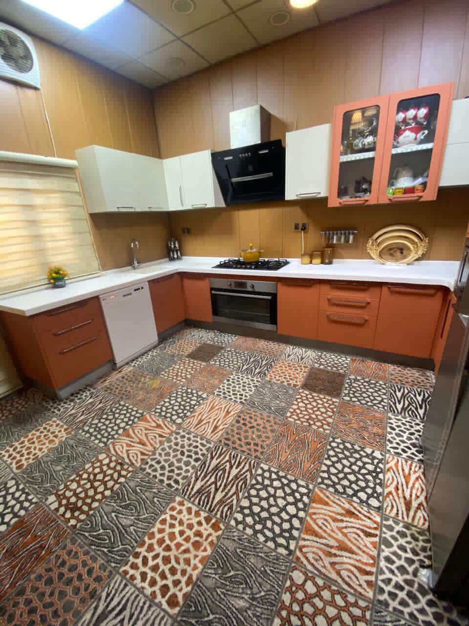 منطقة الجمعية 📍
مساحه 100 متر 
8 في 12 ونص
سنة البناء 2013
نوع البناء كونكريت مسلح 
والحايط طابوق 
3 غرف فوق و ومطبخ واستقبال وغرفه جوه
طابقين وركن
بستنه مفوض بالطابو
الجمعيه فرع ابو الحطب 
حسينية بدره او حسينية الزهراء

السعر 265 مليون 

***********-***********
