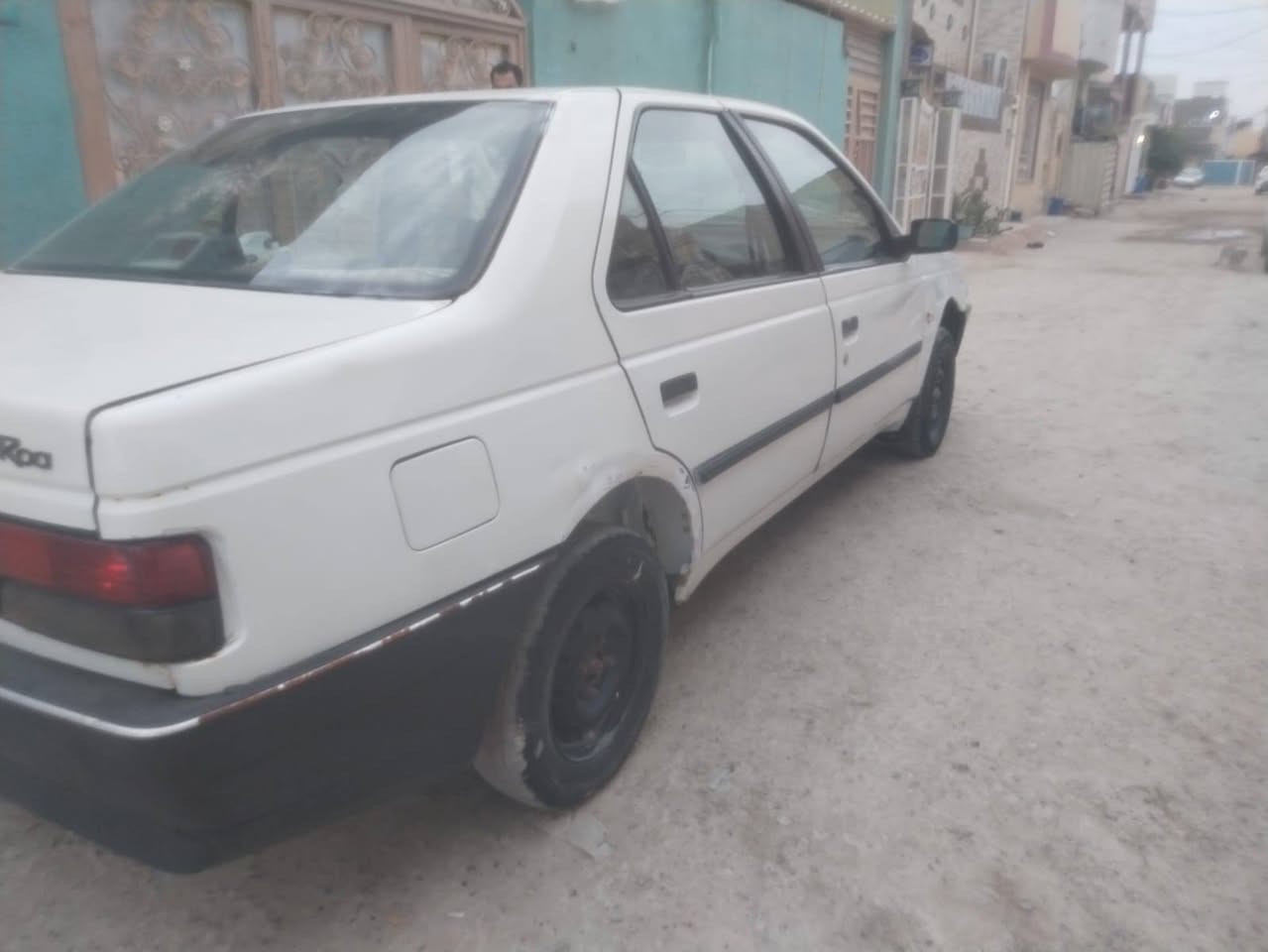 سلام عليكم بيجو روئ سياره مابيها ضربه قويه نضيفه وحلوه وادامه كامله للمكينه والكير موديل 2009 تبريد شغال ثلج سعر ٢٥ وبيها مجال مكانهه النجف رقم ***********
