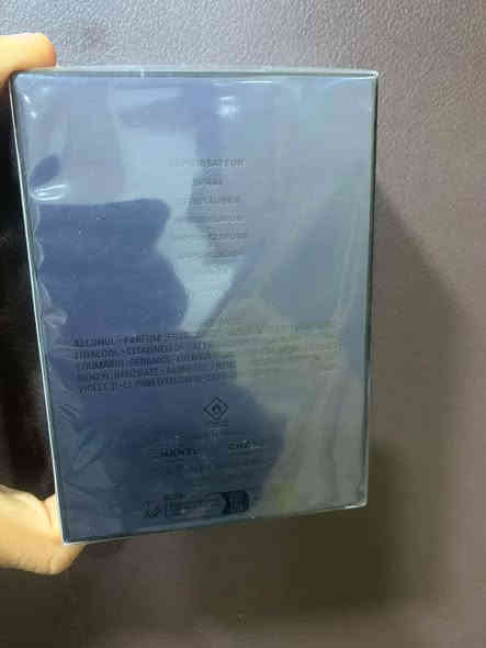 عطر Blue Chanel الاصلي 100‎%‎ سوق الحره 
اكبر حجم 180 ml العطر بعده بجيسة وما مفتوح 
السعر 150$ وبيه مجال بسيط 
للاستفسار /***********
