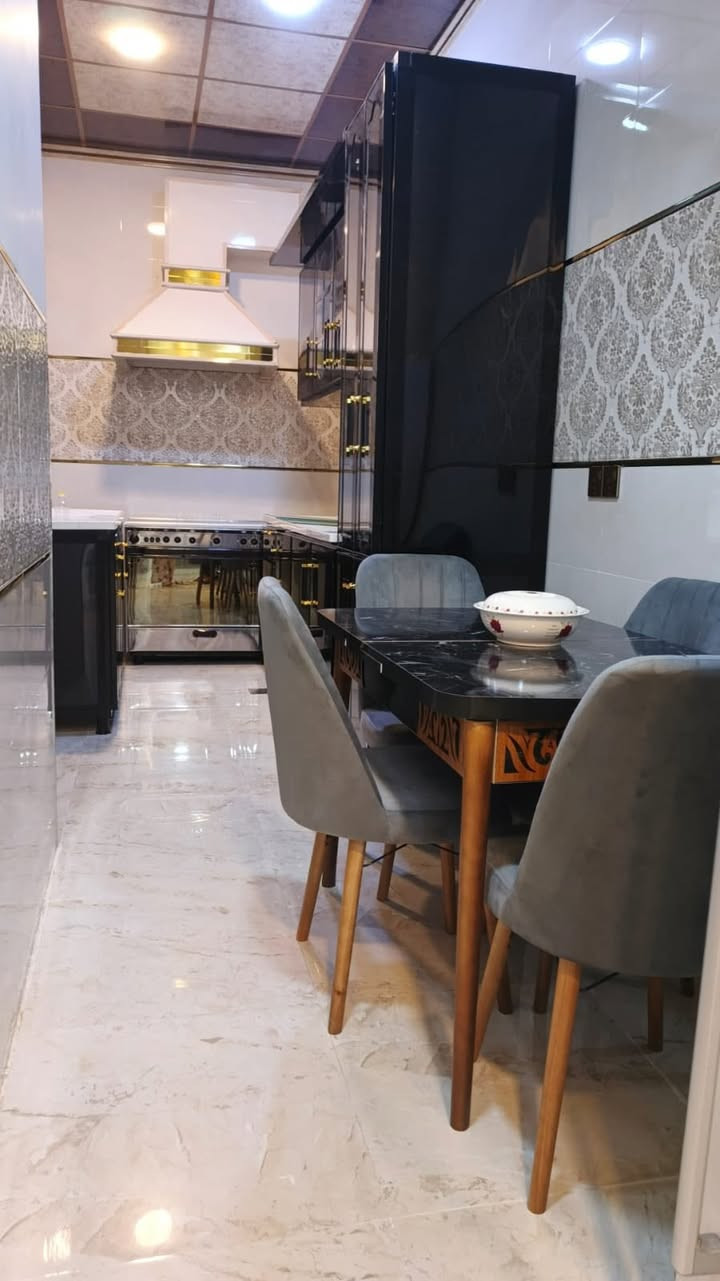 🏡 بيت للبيع – مزارع زيونة قرب سومر

📍 الموقع: مزارع زيونة، يم سومر 
📐 المساحة: 100 م²
🏗️ سنة البناء: 2022 (بناء حديث)
📏 الواجهة: 5 متر

تفاصيل الدار:
🔹 الطابق الأول:

* غرفة نوم
* هول استقبال
* مطبخ
* حمام

🔹 الطابق الثاني:

* غرفتا نوم
* حمام

📞 للاستفسار والتواصل:
***********
***********
