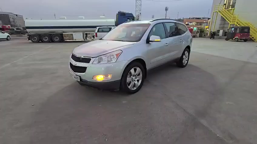 آلسلام عليكم شيفروليه ترافرس LTZ ملكي موديل 2012
لون سلفري صدفي 
وارد امريكي بيها 4 قطع بخ 🫟 كشن كهربائي 7 راكب ملكي تبريد ثلاث قطع خير من الله ثلج تدفئه شغاله محرك 6 سلندر 3.6 كامره خلفيه حساسات شاشه اصلي تشغيل عن بعد صندوق كهربائي
لايت اوتو جنجر 9 اقراص كشنات تدفئه هوك خلفي حساسات خلفي شاشه جبيره سماعه دمام 
 رقم جديد دولي تحويل وكاله حاضر هزه جديد سياره جديده بمعنه كلمه ماشيه 180 الف حقيقي مكينه وكير وحداديه كلهن بشرط كارتون مكان السياره البصره 
     السعر 98 وبيها مجال للطيبين
 ***********
