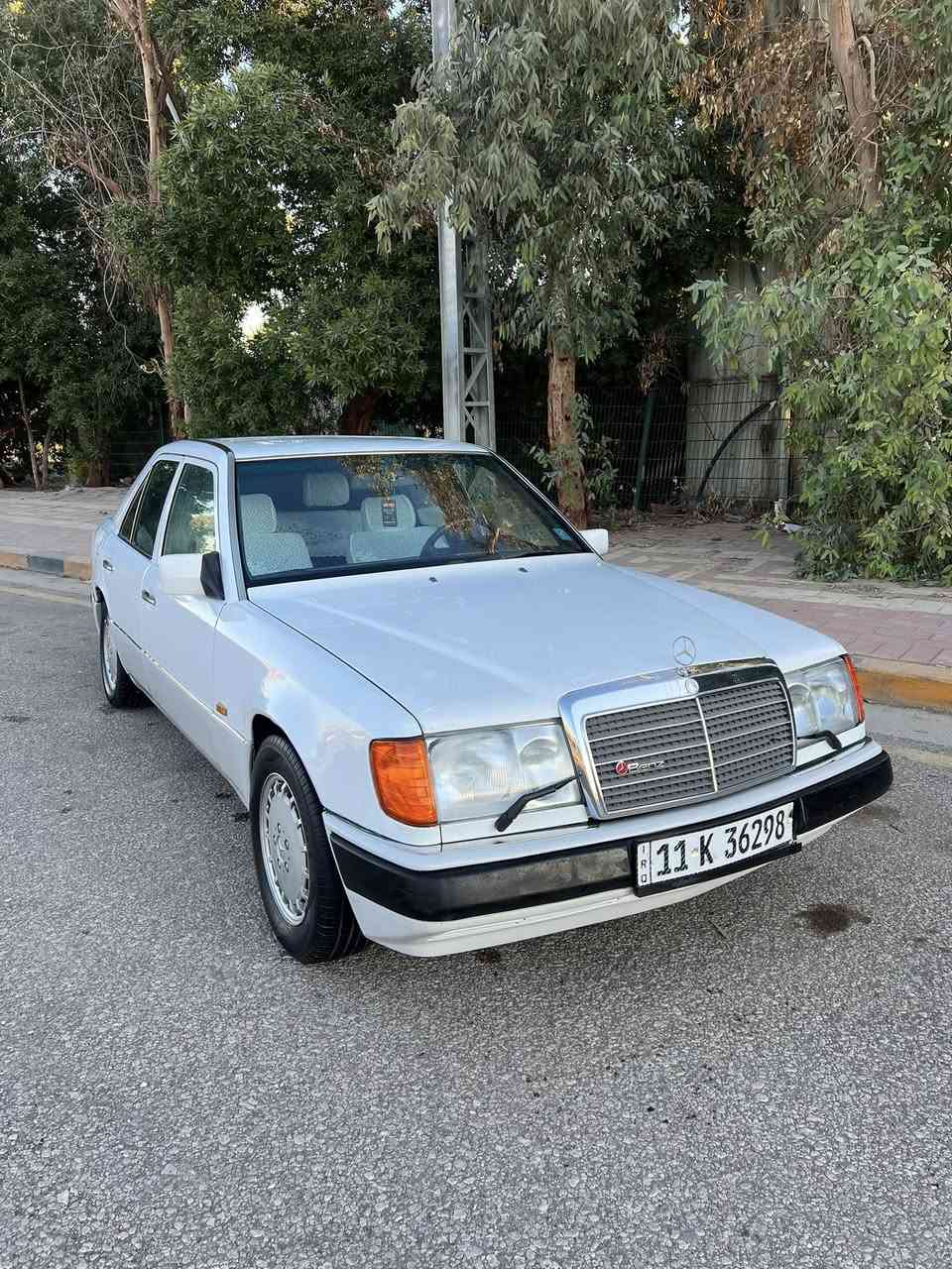 سلام عليكم 
مارسدس دب للبيع رقم بغداد أنكليزي السنويه لغايت 2030
موديل 1991 محرك بلادي (300) 6 سلندر كير ومحرك جدد 
تبريد شغال أريل كهربائي جام 4 تحكم كهرباء 
السياره مكفوله من الضربه مصبوغه عام للجماليه 
قواعد الدبلات سليمه 
حداديه + تخم تاير جديد 
مسجل + سستم سماعات 
منضومة زنون 
السياره جاهزه من كلشي السعر 73 وبيه مجال قليل 
للاستفسار ***********
