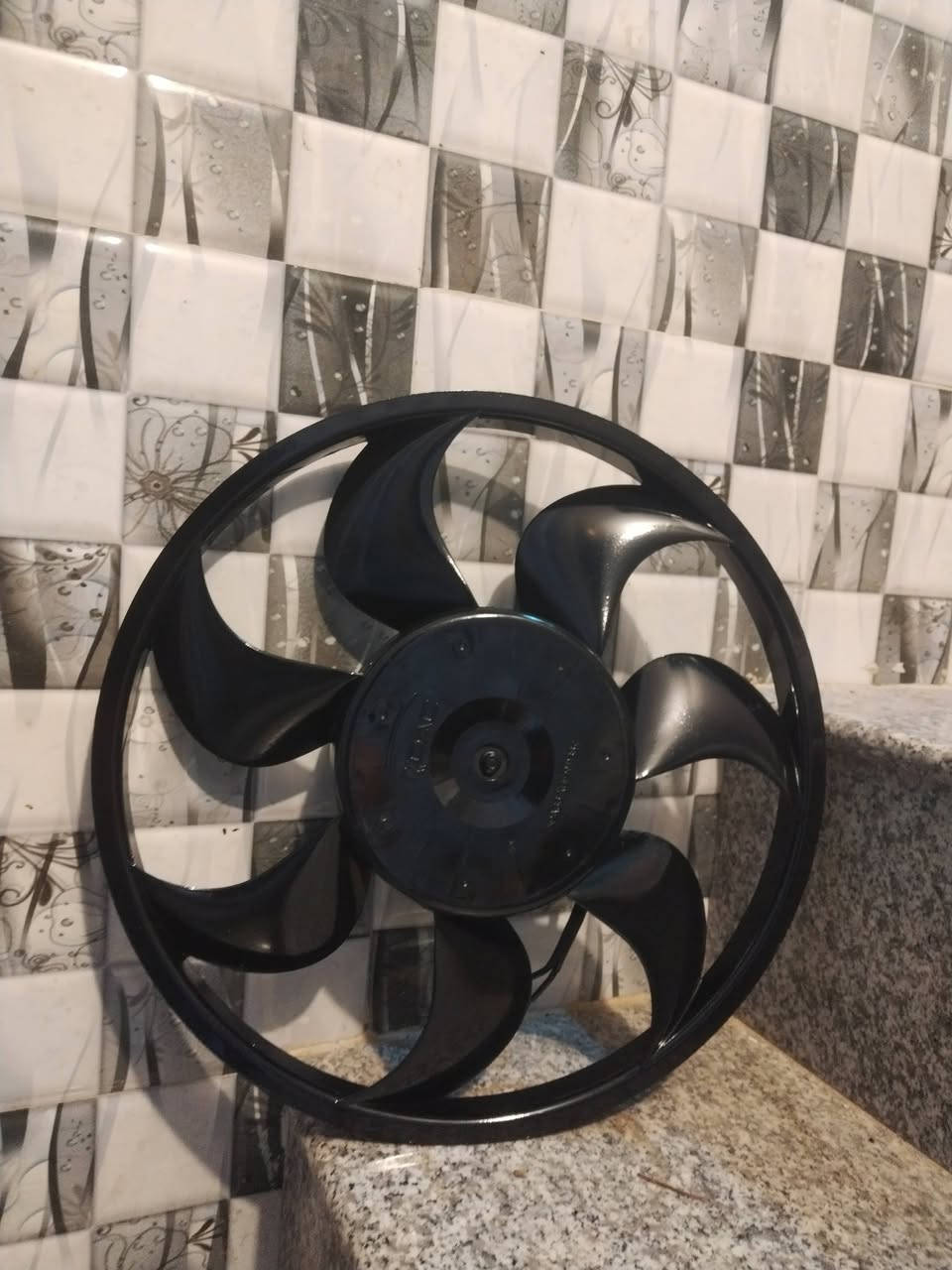 سلام عليكم مروحه افيو 2011 اصلي اصلي النجف لاشرف ***********
