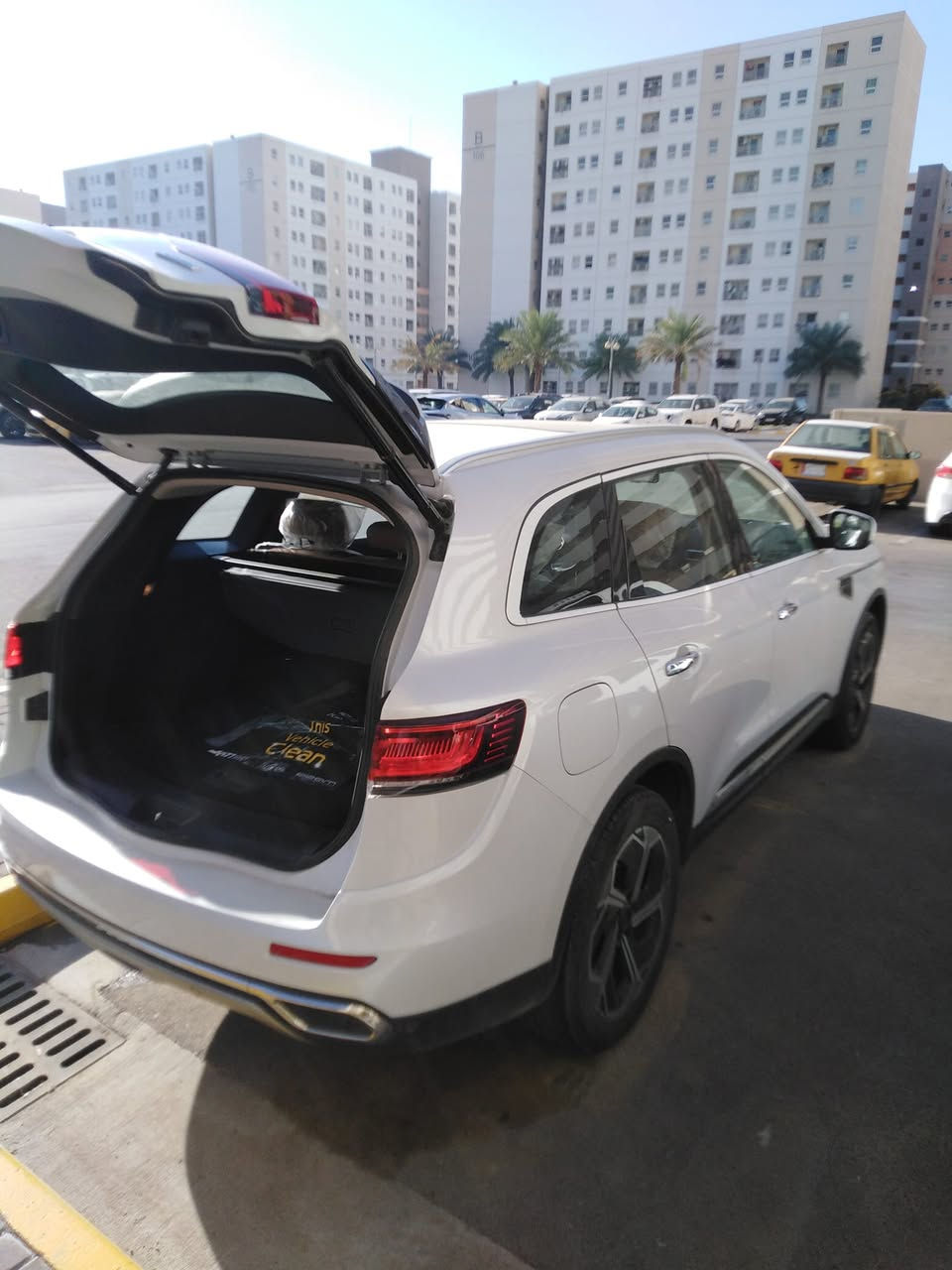 السلام عليكم 
من رخصت مسؤول الكروب
رينو كوليوس موديل ٢٠٢٥
االشكل الجديد علامة سودة
زيرو فول مواصفات
ماشية ٦٤٧كلم فقط
محرك ٢٥٠٠ تنفس طبيعي
كير محرك نيسان ياباني بلادي
رادارات ٣٦٠ درجة 
اشاير بالمري
فتحة سقف
اربع دسكات
انارة محيطية خمس اللوان اللوان
٣ انظمة قيادة
لد نهاري  
فتح الصندوق بحركة القدم
قطعتين تبريد
كشنات جلد 
تحكم ستيرن جهتين
شاشة لمس 
وبعد بيها هواي مواصفات
بيع او مراوس حسب القناعة
للااستفسار ***********او على  الواتساب
