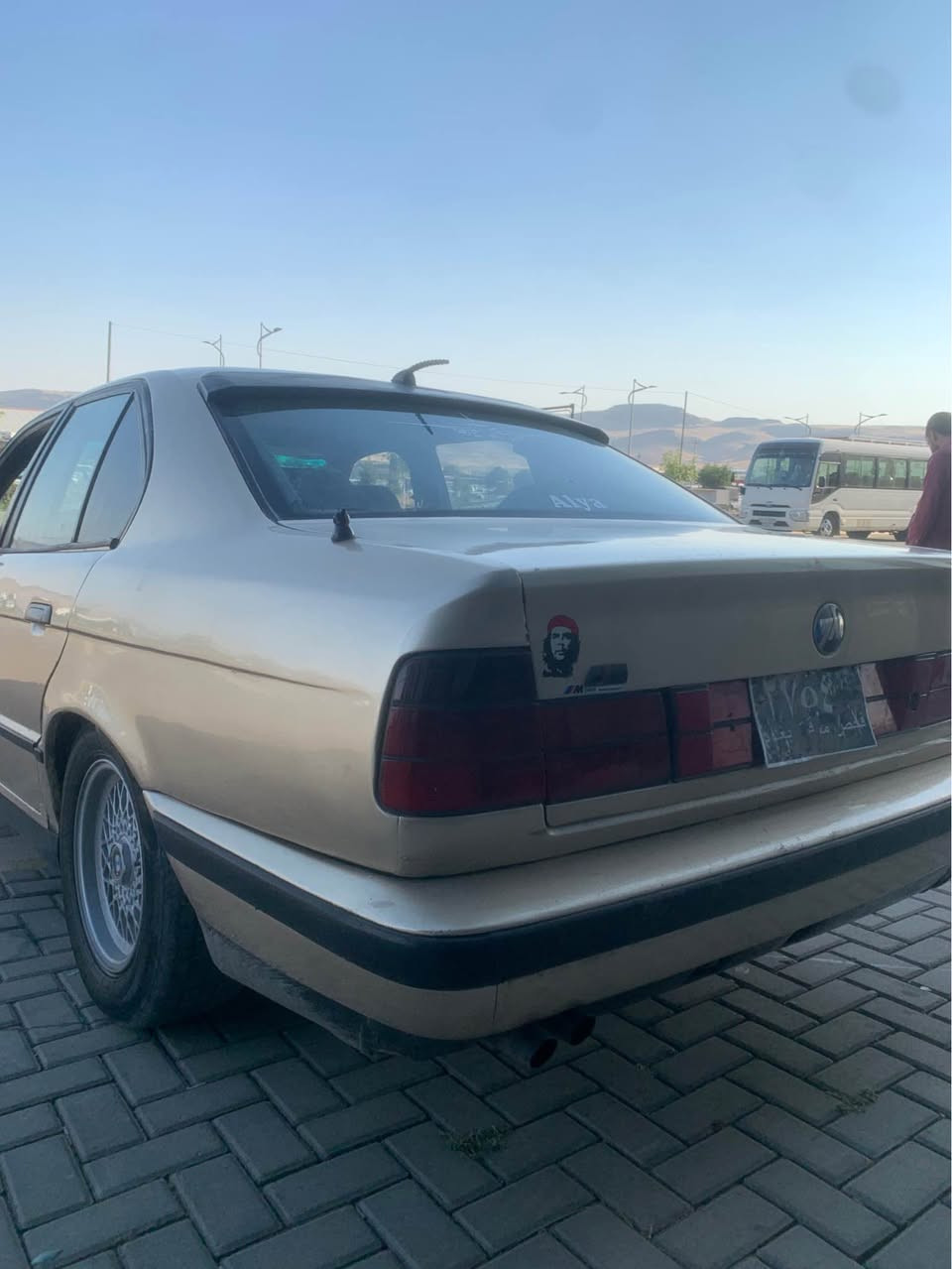 bmw e34
مەکینە ٥٢٥ کەپس
مۆدێل ١٩٩٢
دەعم و لێدراوی نییە
گێڕ و مەکینە و ئەکسل بەشەرت
ویلی حەسیری لەژێرە
سەیارەکە جوان و مەزبووت و بێ کێشەیە
نرخی ٢٠ گەڵا و مەجال
***********
*********** Singapore
