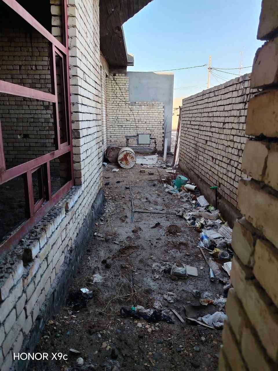 سلام عليكم الدار للبيع مساحة200م
يتكون الدار من غرفتين مطبخ استقبال صالة وترك وصحيات خارجية وداخلية مكان الدار صويرة التقاطع خلف المحطة الفرنسية للستفسار الاتصال علئ الرقم  ***********
