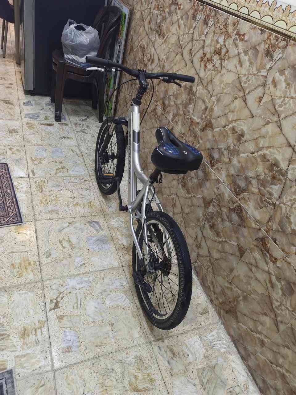 بايسكل حجم 20 للبيع بي دبل و بريكاته دسكات مابي أي شي الباسكل كامل تايراته هنه هيج نقشتهن مو ممسوحات  مبدل بي كشن مريح و مكاني بغداد البياع شارع 17 يم التربيه سعر الباسكل 60 وبي مجال أن شاء الله للتواصل واتساب او خاص ***********
