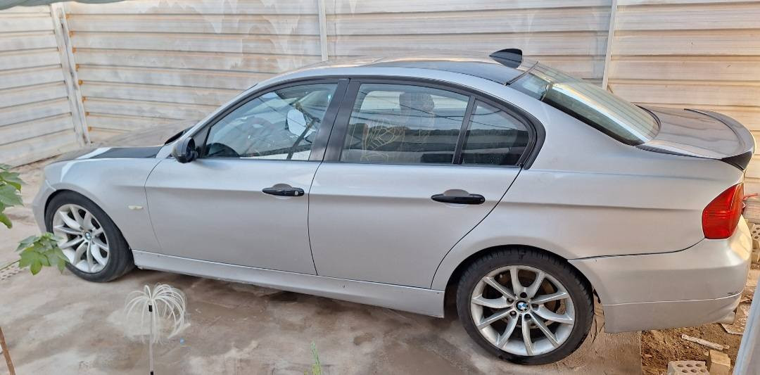 Bmwe90 موديل 2007 فول مواصفات
M3 محرك b30. 3000cc تنفس طبيعي n52 المرغوب نوزل قصيركير zfرياضي اوتماتيك وعادي 
سياره بيهه حادث صوره حادثهه ناشره مبدل بيهه بنيد وباب عكس السايق فقط بيهه صبغ بلقماره .سياره رياضيه تايراتهه تو سايز مال سباق حداديه كامله ودبلات من الطول للطول ناكتهه كله جديد تخم تاير جديد باتري جديد سياره تبريدهه ثلج كشنات جلد غرفتهه نضيفه وحلوه شاشه وفتحه تحكم ستيرن شفتات ترحيب بلبواب وبليدات صندوق كهربائي لايتات امامي عدسه اصفر وزنون وعين الشيطان بلاد 
سياره رقم بغداد مشروع وطني بسمي 
للبيع او للمراوس السعر 110 سياره بلسنويه لونين يعني هاذ شكلهه البلادي  تنفس طبيعي بدون تيربو مرغوبه بانزين عادي او محسن تمشي عليه ... تحياتي للجميع . ابو الخصيب, البصرة


**إذا كنت صاحب هذا الإعلان وتريد حذفه لأي سبب، رجاءا أرسل رسالة إلى الدعم الفني**