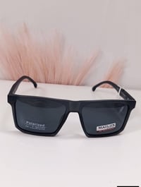 ١٧ قطعة • ما مستعمل • مع التوصيل