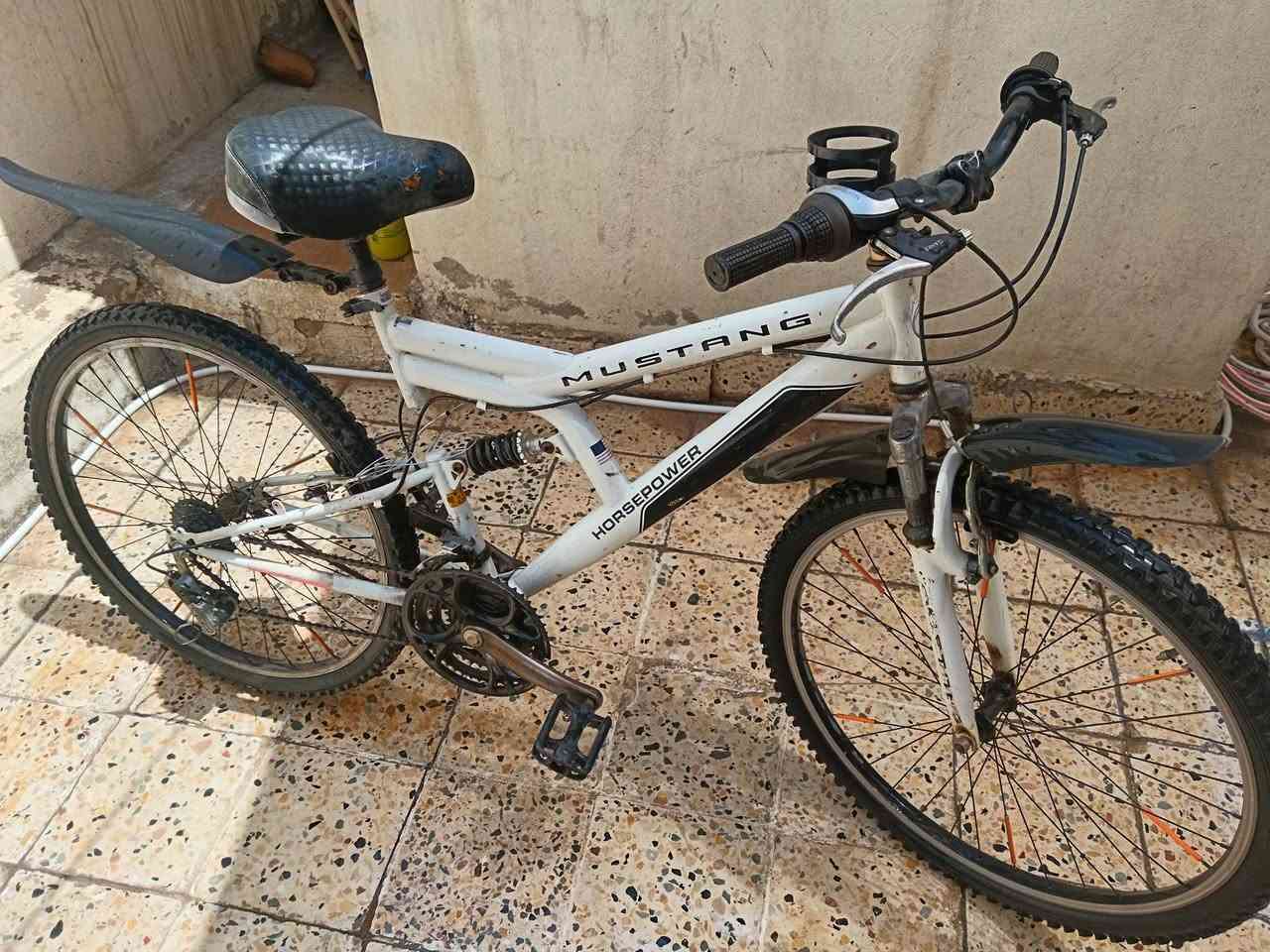 بايسكل  نوعية امريكي موستنك دبلات امامي خلفي شغالات تايرات اويالة جديد ويل فحمي اصلي بريكات والكيرات امامي خلفي شغال ما عايزو شي


**إذا كنت صاحب هذا الإعلان وتريد حذفه لأي سبب، رجاءا أرسل رسالة إلى الدعم الفني**