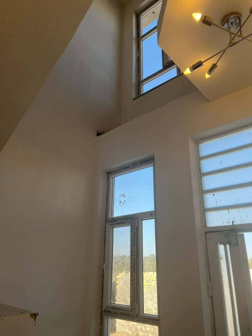 فرصة مميزة 🔑
دار للبيع في منطقة هادئة ومخدومة
📍 الموقع: الوردية داخل المقاطعة – مقابل مدرسة مالك الأشتر الابتدائية
📐 المساحة: 280 م²
📄 النوع: طابو زراعي (سند 25)
مواصفات الدار:
• بناء حديث
• غرفتا نوم
• كلدور
• مطبخ
• غرفة استقبال
• كراج سيارة
• حديقة
ملاحظة:
الدار بخدمات كاملة، وينقص فقط عمل السياج (السور) وتطبيگ السطح.
البيع على واقع الحال.
📞 للاستفسار: ***********
#دار_للبيع #عقارات_بابل #عقارات_الحلة #بيت_للبيع #فرصة_عقارية #استثمار_عقاري
