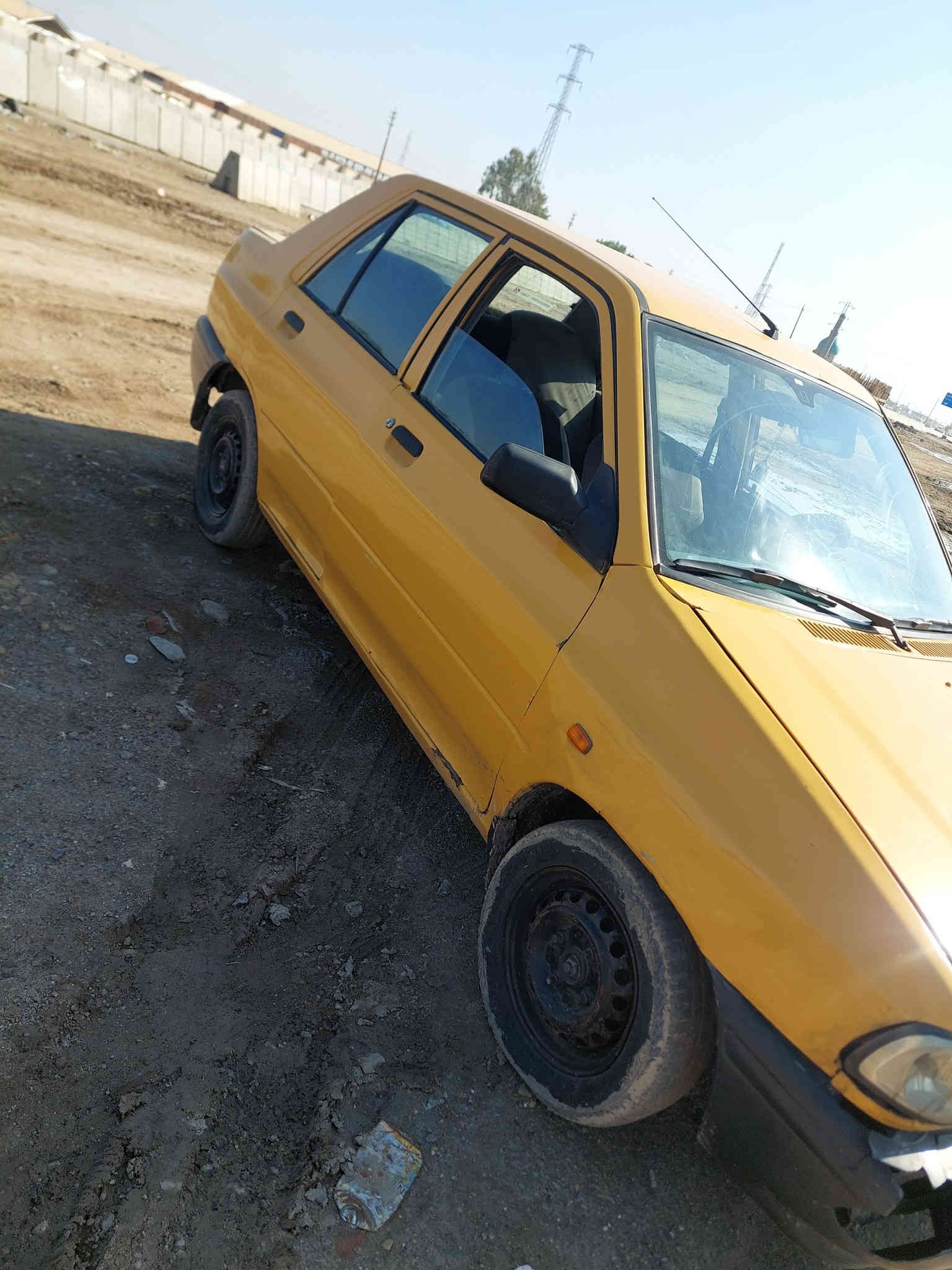 السلام عليكم ورحمة الله وبركاته 
للبيع سايبا 2015 رقم بغداد صدامي السيارة سنويتهة ضايعة وبيهة تفاصيل السيارة جاهزة من مكينة وكير وتايرات وصدر السعر 10$ ورقات وبيهة مجال جدا بسيط للاستسفار الاتصال على الرقم ***********
