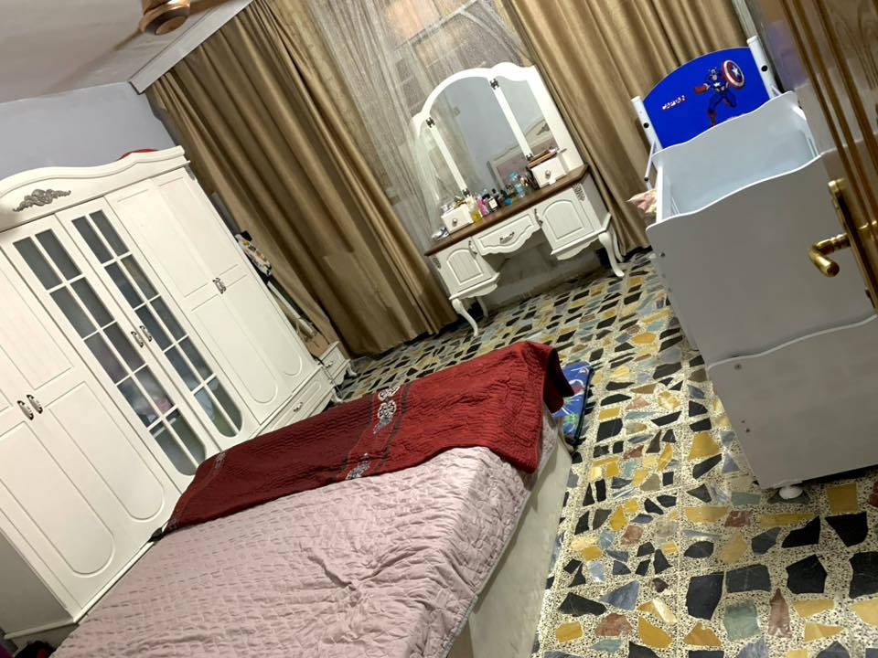 بيت للبيع ٩٠ متر بالقاهرة الاولئ شارع عريض (موجود فيديو اخر الصور يوضح عرض الشارع) 
واجهه ٤.٥ نزال ٢٠
السعر 305 مليون 
بناء 2013 يعتبر قديم  طابق ونص 
الطابق الارضي استقبال ومطبخ كبير وخدمات وغرفه سويت
الطابق الاول غرفه نوم سويت وببتونه 
للاستفسار الاتصال ع الرقم 

‭٠٧٧١ ٤٤٧ ٣٢٢٣‬
