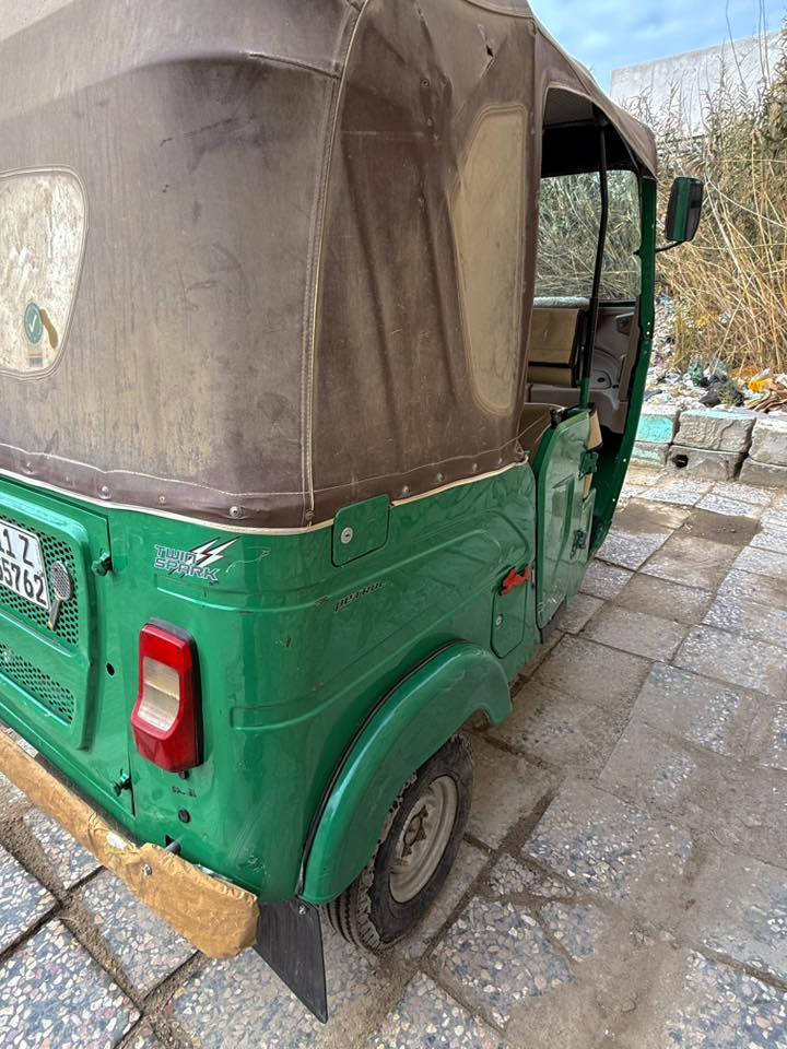 تكتك ٢٢سنويه ورقم مكانها بغداد /تاجي
***********
