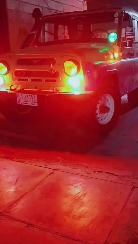 سلام عليكم 2005للبيع سياره كفاله عامه سياره داخل وخارجي بلدي كهربائيات جدد تحوير  دسكات كير عادي مكينه ونجي شراي يتصل ***********
