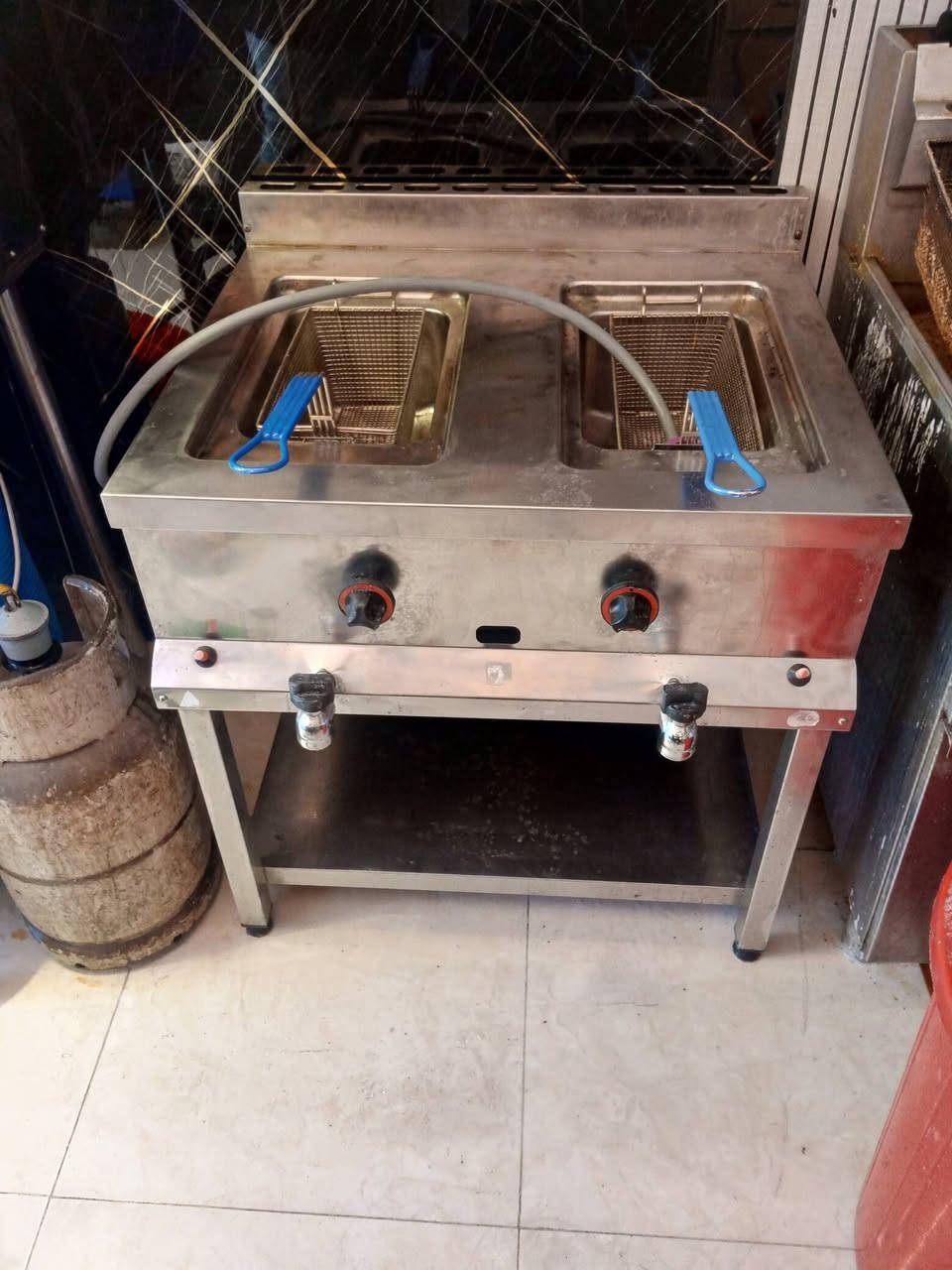 قلايه مستعمله بس كلش نظيفه غاز 
مكاني بغداد 
***********
