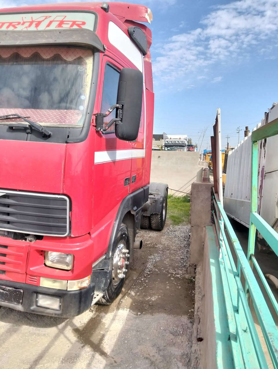 السلام عليكم فولفو للبيع 2001 مربوطه تنكر رقم سليمانيه حجم المحرك 420 تك تاير تبريد عنوان كركوك سعر 190 رقم الهاتف ***********
