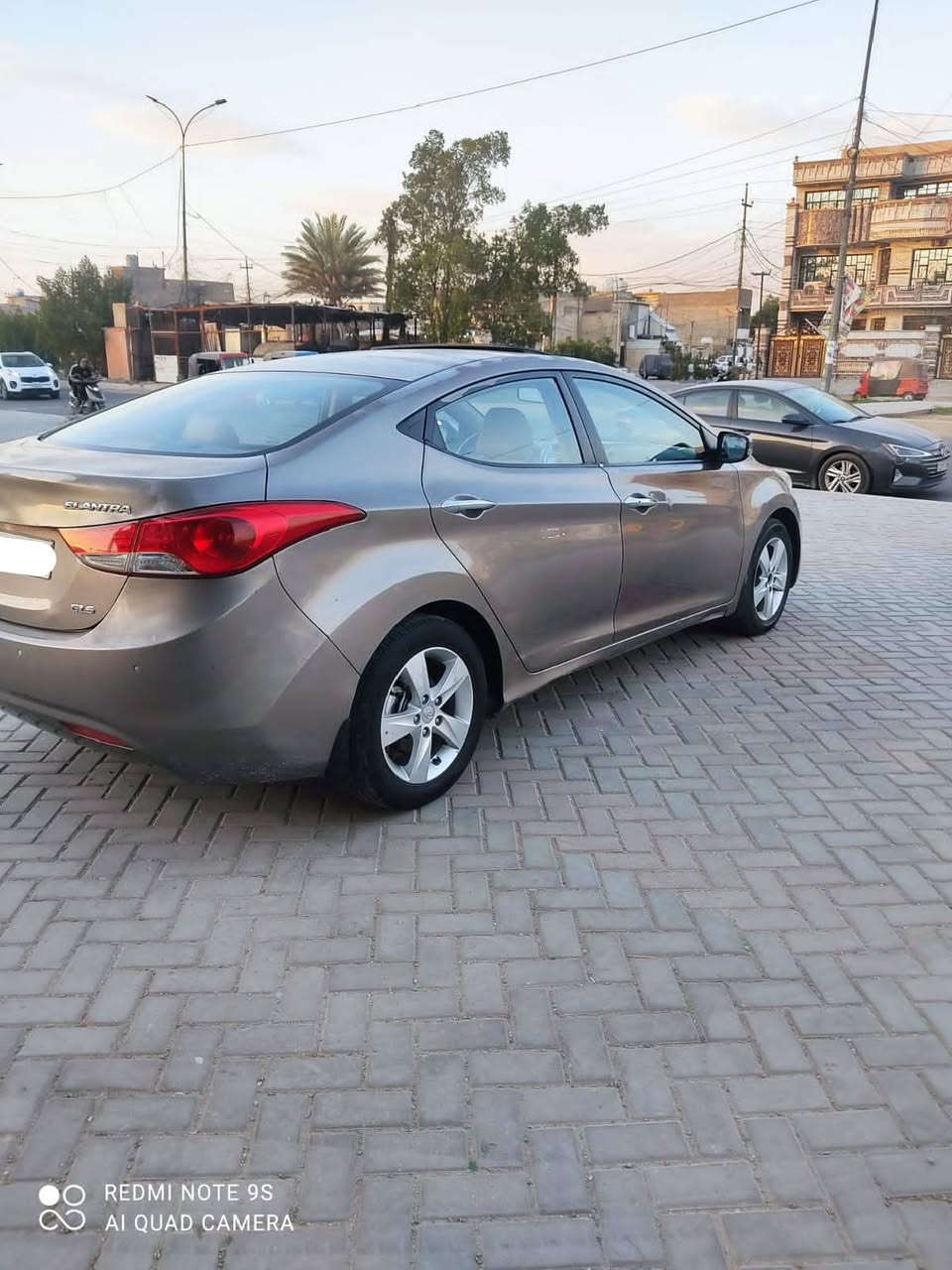 السلام عليكم ،، النترا خليجي موديل 2014 فول مواصفات واحد على واحد رقم بغداد السياره كلها بلاديه بيه ثلاث قطع جراد موضح بالصور ماشيه 133،، السعر ١٠٧وبيه مجال  مكان السياره بغداد بسمي للمعلومات الاتصال على الرقم التالي (***********)
