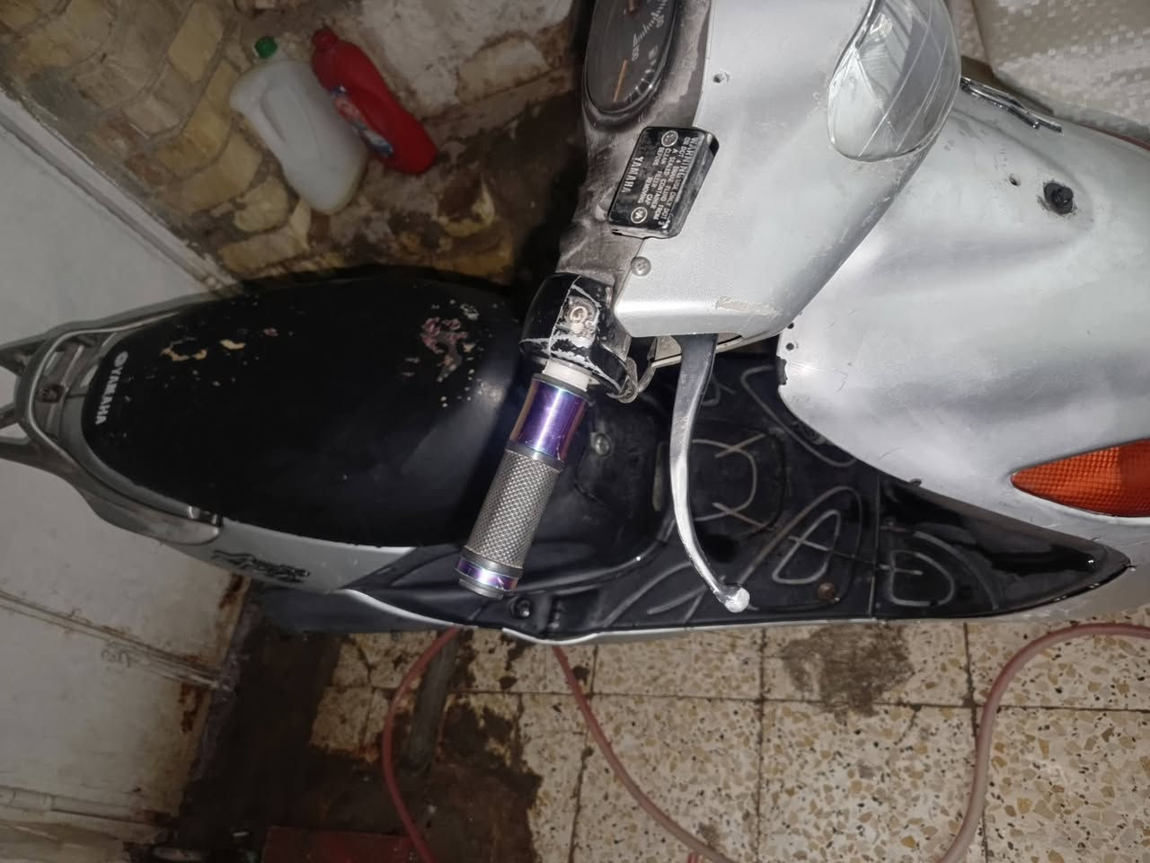 السلام عليكم شباب دراجه لكزس بلاديه مفتوحه بوش وبستم مره واحده كلها شغاله دراجه سلف هن 450 من الاخير ***********
