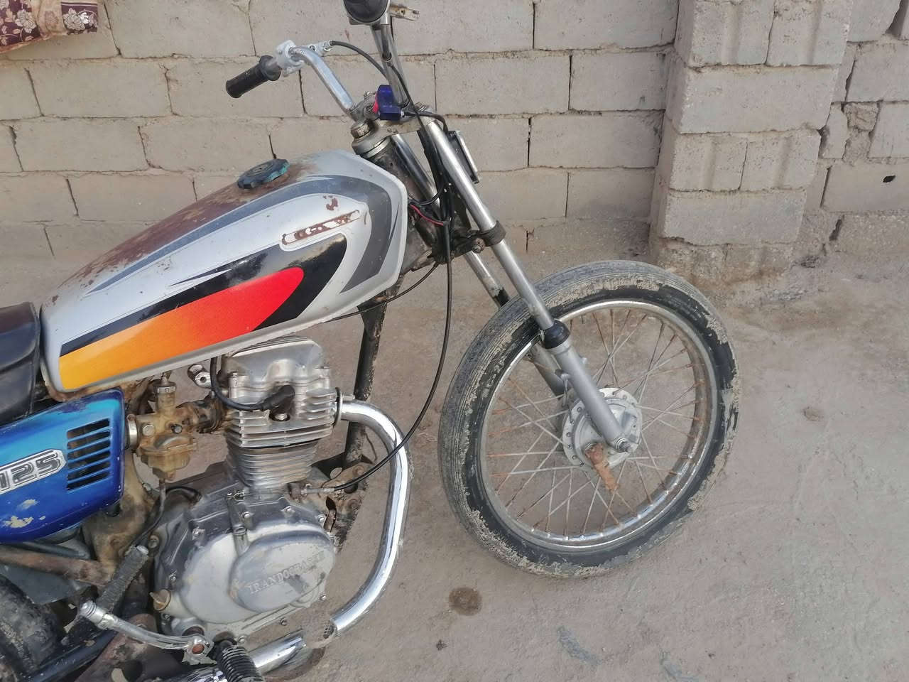 دراجه للبيع مكان الحمزه السعر 250 قفل الدراجه ما عايزه اي شيء عوزها نقوصات قليله ***********
