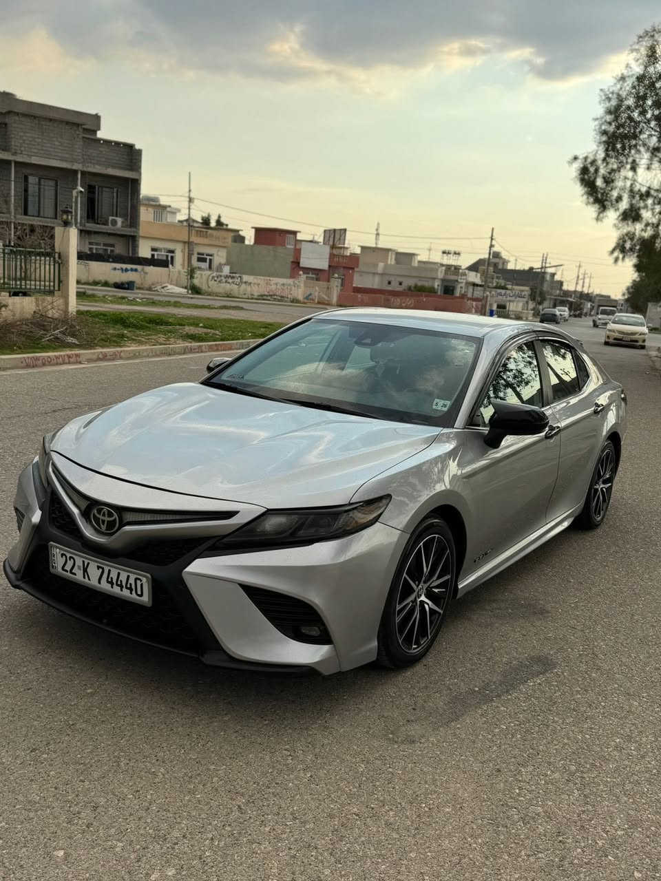 كامري موديل 2021 مواصفات SE فول مواصفات بدون فتحة وبصمة السيارة نص جاملغ خلفي صبغ وشبر باب بدون دواخل بدون ايرباك بجم وخلف كبس ماشية 54 الف  كير محرك صدر كهربائيات كلة بشرط رقم الشانصي موجود بل منشور ***********؟ فايبر واتساب موجود مكان اربيل
