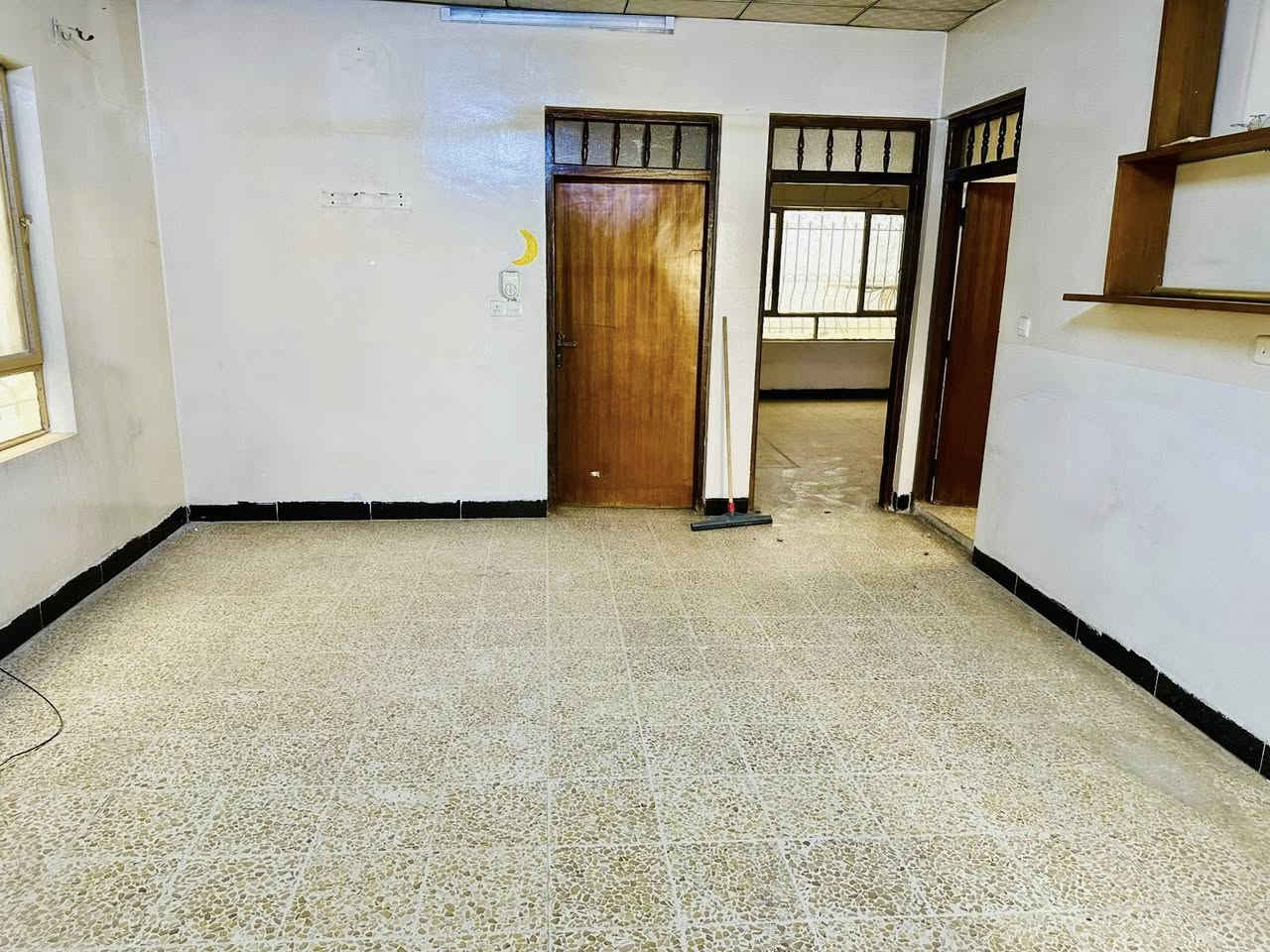 دار للايجار
حي الصديق شارع البان شلاوي

مساحه 200 م

طابق واحد غرفتين نوم+هول+استقبال+صحيات+كراج+بيتونه+

مخزن 

للاستفسار خاص او على الارقام

***********

***********

متوفر واتساب
