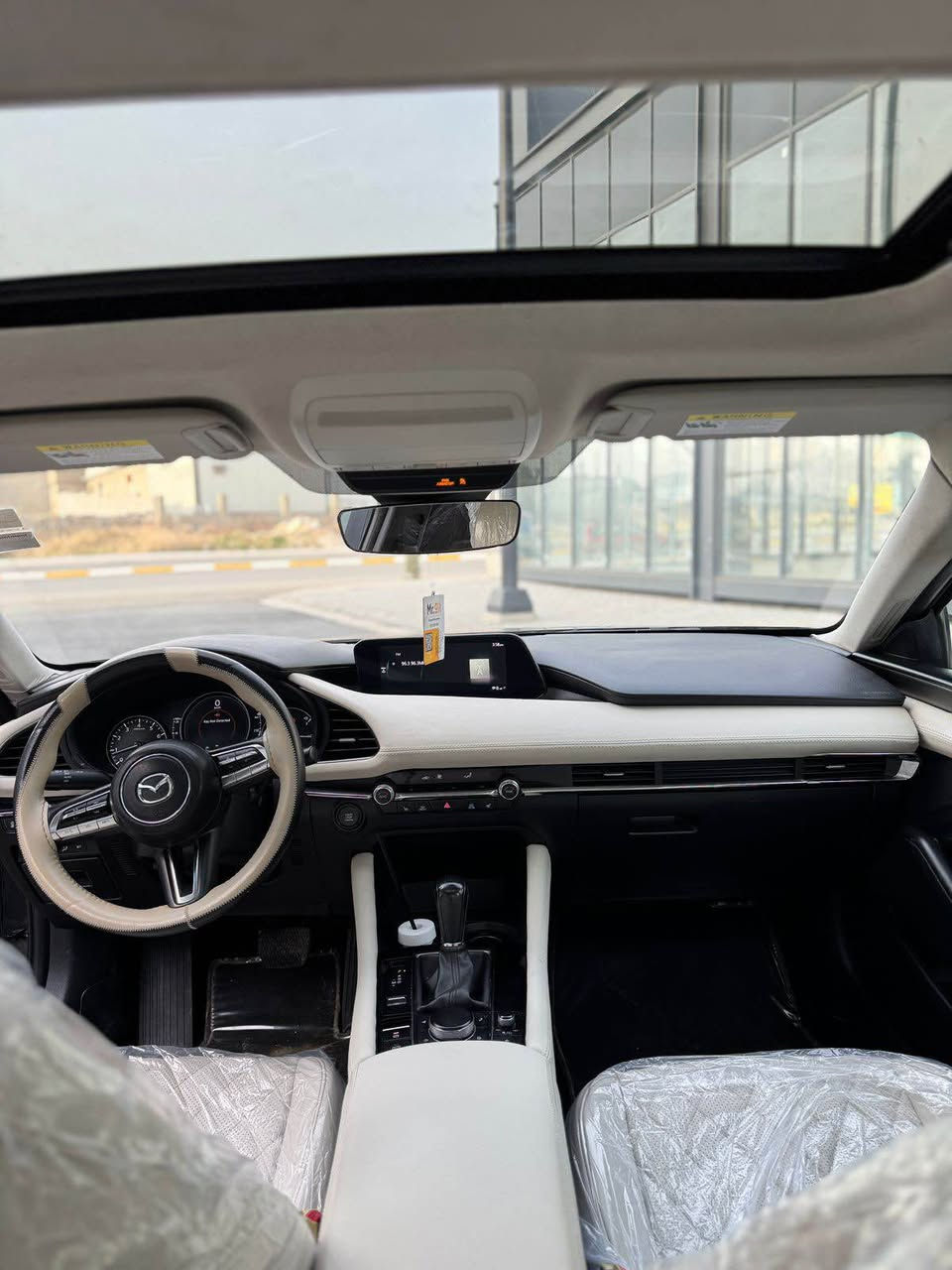 Mazda 3 prefferd 2.5 All wheel drive   model 
2021
کلین تایتڵ
‎مەکینە ٢.٥ بێ تۆربۆ 
model 2021
 
‎ ڕەنگی نەوتی ٥٩٠٠٠ کیلۆمەتر ڕۆشتووە

 مواسەفات
‎سلاید  
کوشن هیتەر
‎کوشن خەزن 
‎ڕادار ئۆتۆ ستۆپ 
‎ڕاداری خەتی جادە 
‎ڕاداری ناو چەی کوێر 
‎فلچەی جام قەترە 
‎چوار جام فول ئۆتۆ
‎ئۆتۆ هۆڵد 
‎حاسە
‎برێک بەسمە
‎بەسمە 
‎دەرگا بەسمە 
‎لایت فول لید 
‎فڵچە ئۆتۆ لەگەڵ باران خێراو خاو ئەبێتەوە
‎کوشن جڵدی کرێمی
‎کامێرا
‎تەبرید دوو بەش
‎کار پلەی 
‎ئەندرۆید پلەی

‎زۆر مواسەفاتی تر 

 

بێ بۆیاخە دەعامیەکانیشی بەشەرت بۆیاخی نیە نمونەیە لە جوانی شوختیشی نیە جگە لە پەلەیەک کارت بە نوکی بۆنیتەکەیەوە شایەنی باس نیە ،تەنها ئێرباگ سوکان وداشبڵ شەریکەی بۆ دانراوەتەوە ،کارابایات گێڕ مەکینە هەموو شتێکی بەشەرت یەک دینار مەسرەفی نیە،ساڵ و نیوێکە لای خۆمە بەنزینی محسن و ڕۆنی مۆتڵ نەبێت تێم نەکردووە سەنەوی تاکو ٢٠٢٩ تازەیە، هەموو شتێکیم نوسیوە ئەگەر موشتەریت تیلکە لە خزمەتا ئەبم
***********

سعر:148$ مەجال السليمانية, العراق
