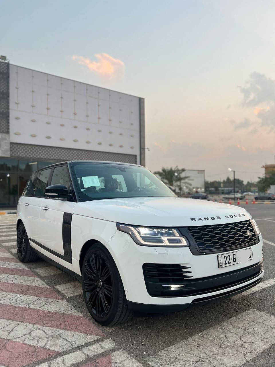 سلام عليكم رانج روفر 2020 اوتو بايكراف 
V8 سوبر جارج 
كفاله عامه بدي ومحرك كله بشرط 
 مغلفه ppf داخل وخارج 
ماشي 65 موجوده بنجف سياره نضيفه كلش 
إستفسار اكثر تواصل ***********
