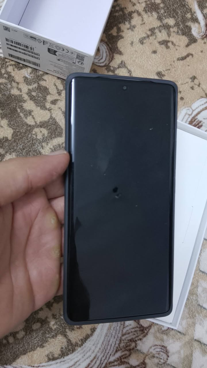 سلام عليكم شاومي نوت 14برو استعمال يومين فقط بس الشاشه مالته طافيه مع ملحقاته الاصليه
رايده ب250 الف 
للأستفسار ***********
