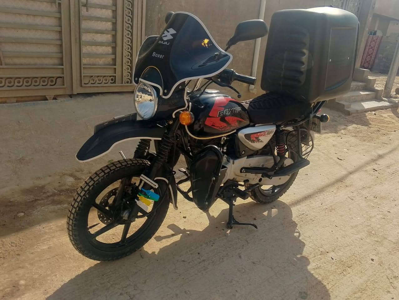 سلام عليكم مرخصت الدمن حبايبي بوكسر موديل 23اي نقص مابيه مكينه جديده شادله دراجه خير من الله كبل لشارع ما مشتغل بيه دلفري  تحويل ثاني يوم السعر مليونين و250وبيه مجال رقمي واتس***********
