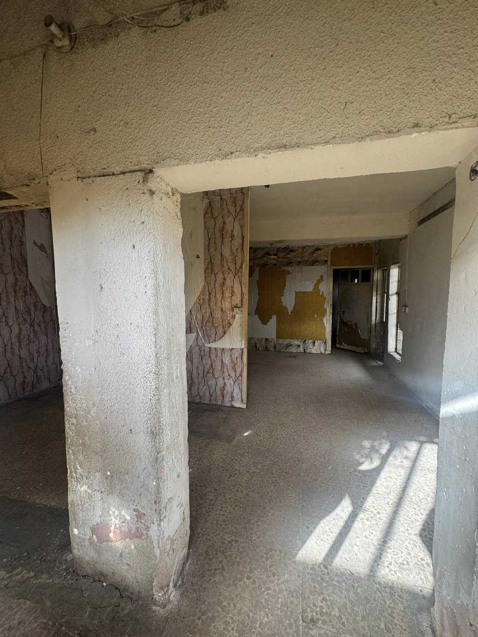 هيكل للبيع ‼️(ركن )‼️
المساحة الكلية 78 متر  
الواجهة ٧:٥٠م والنزال ١٠:٥٠م 

السعر :115 مليون دينار عراقي 

العنوان : الغزالية _ شارع الضغط _ مقابيل جامع امام الصادق (ع)

للتواصل :***********
