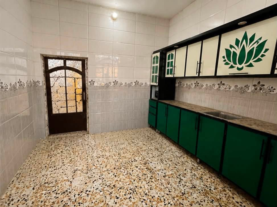 دار للبيع تاجي 24ابو عظام مساحه 150 متر طابو صرف بناء جديد طابق ونص
يحتوي على استقبال ‏

صاله و مطبخ وحمام عدد 2 

غرف نوم عدد 3 

و كراج 

‏الاستفسار أكثر اتصال 📞 

***********
