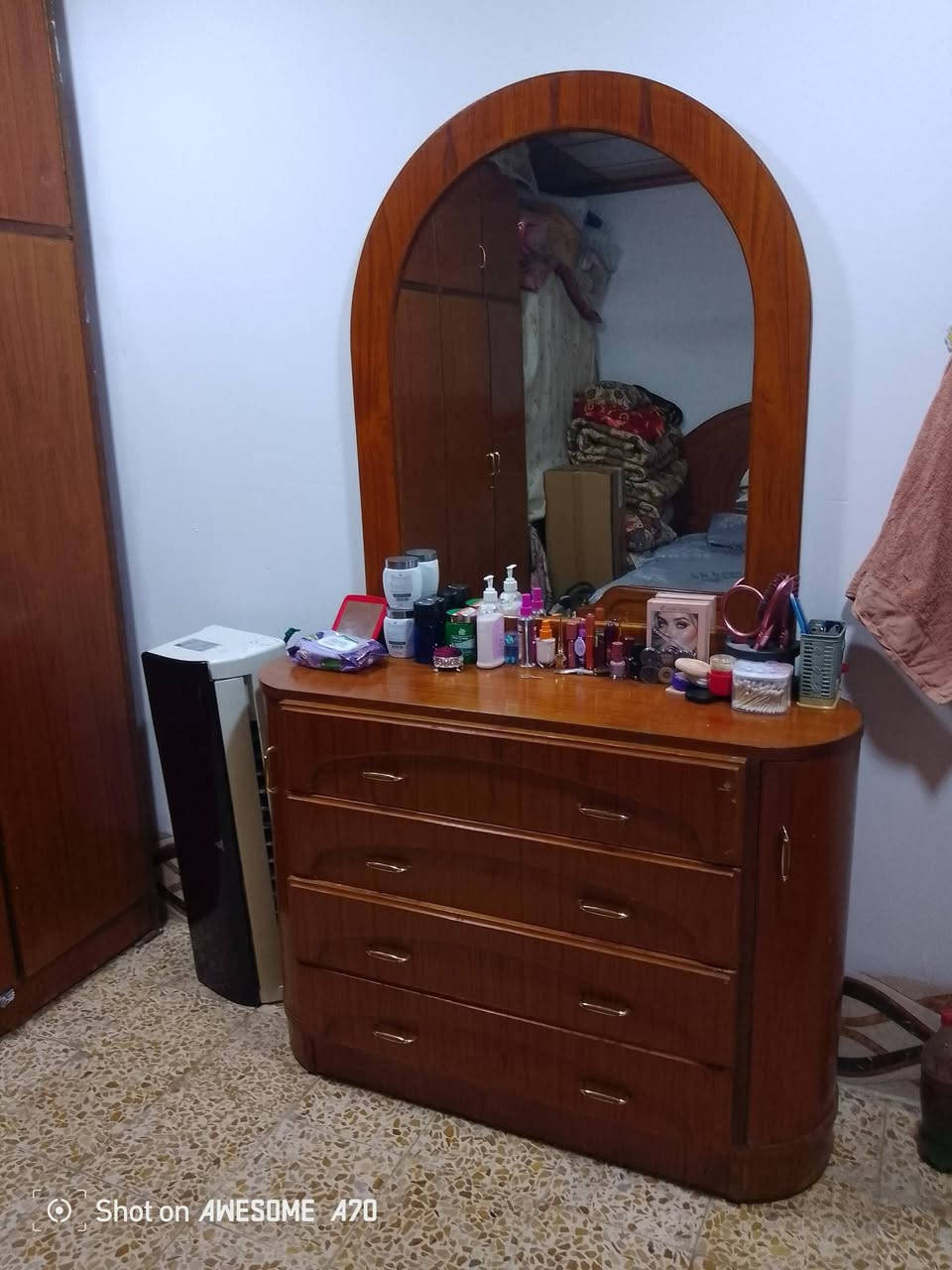 سلام عليكم ورحمة الله
غرفه اخشاب صاج اصلي وزن ثقيل 
العنوان موصل ايسر 
السعر 575 الف وبيه مجال 
***********
***********
