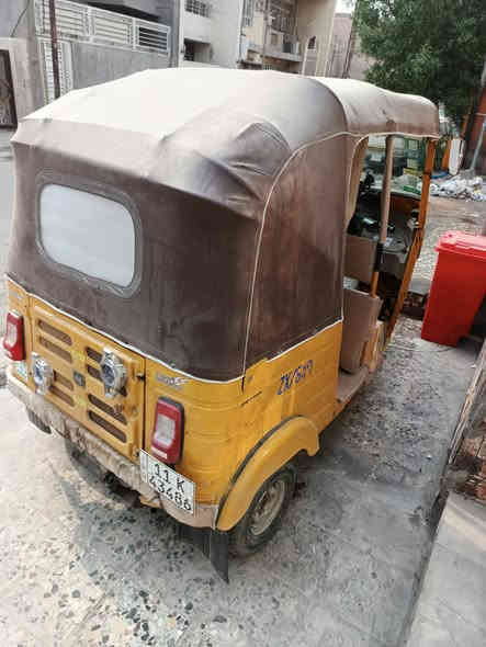 السلام عليكم تكتك للبيع 2018 رقم ؤسنويه بسمي معمره جديد مكينه مال 20 موجوده بالبياع منطقه المعالف اذا مو شراي لدخني رحمه الوالدك *********** 4300
