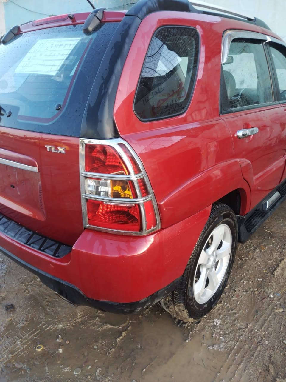 سبورتج للبيع
موديل 2010/ وارد خليجي بلادية على وضع الشركة 
ماشية_ 190
محرك - 2000 دوش
فتحة في السقف 
كوشنات جلد
دشبول اسود
مصبوغة فقط الدعاميتين 

السعر - 115
المكان - بغداد - الكاظمية
للإستفسار التواصل مع الرقم 
***********
