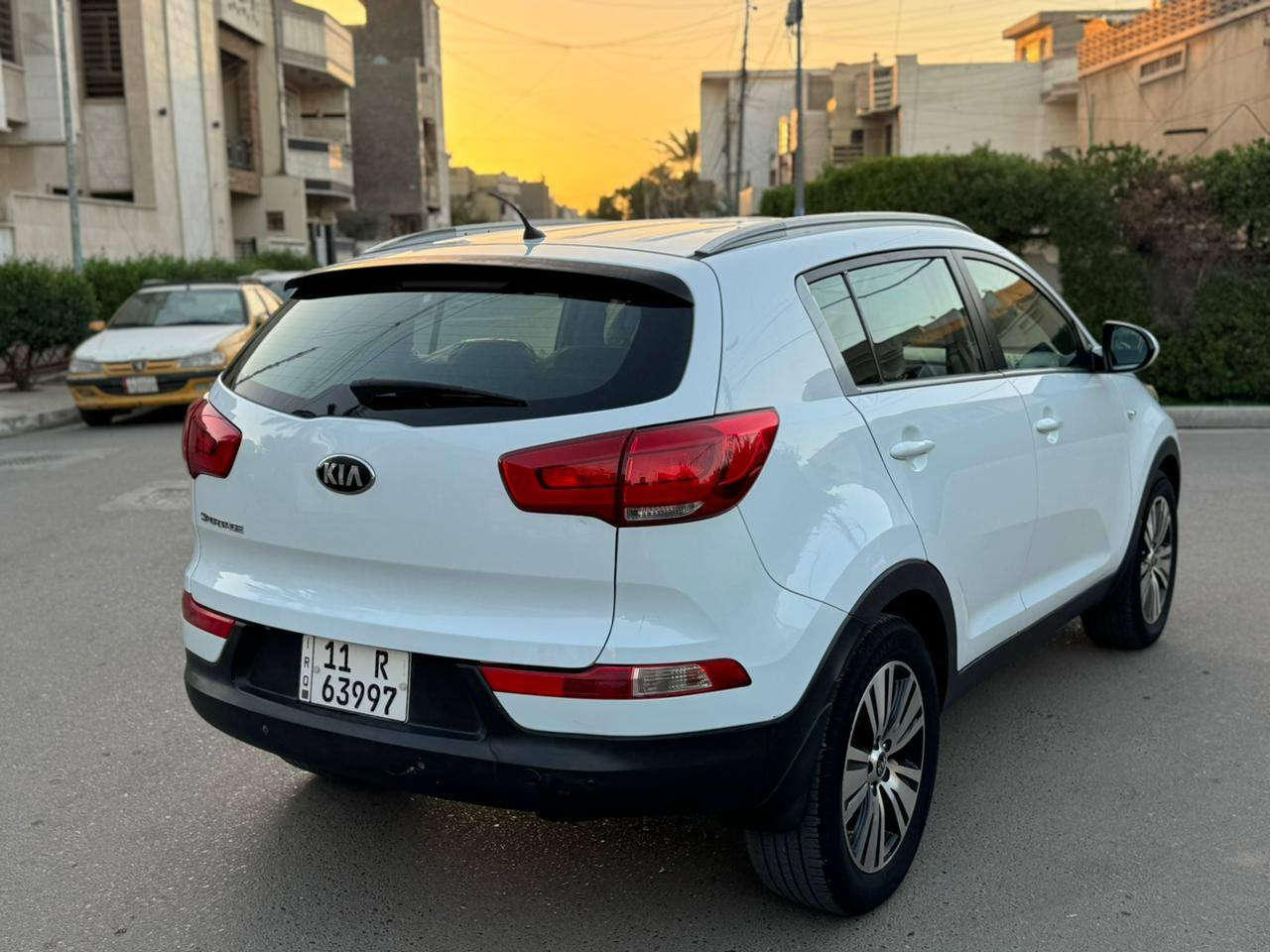 *********** جديده جدا
سبورتج ٢٠١٥ خليجي
بيها جاملغ الخلفي صبغ وبابين مبدلات نفس اللون ابلاديات محرك ٢٠٠٠ دوش 
كير محرك  مكفولات 
سياره كلش جديده وجاهزه
فول تحكمات ستيرن 
شاشه وكامره 
حساس خلفي
صدر امامي خلفي جديد 
تخم تاير وباتري جديد
سونار موجود
غرفتها جديده كلش 
تحويل ثاني يوم شرط 
مكاني اعظميه
سعرها ١٣٣ ورقه 
اتصال فقط مكلف بالنشر 
***********
