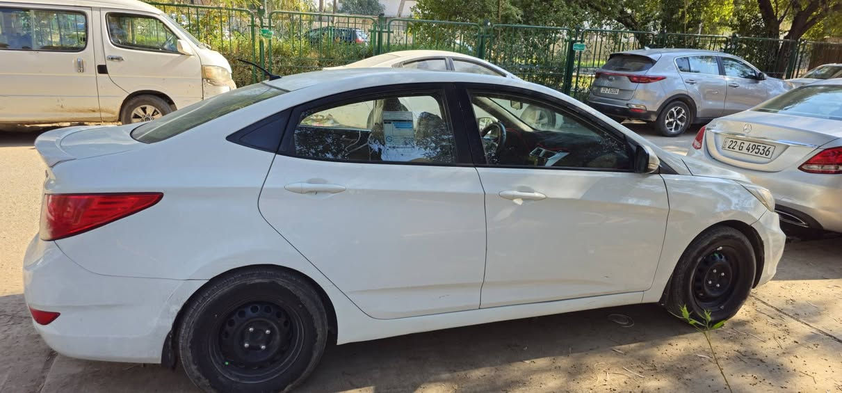 للبيع اكسنت 2016 خليجي
محرك 1600

حادثها صندوك وباب سايق بي معجون وصبغ 

ماشية 200 الف

سعرها 9300$
مكان السيارة بغداد الدورة 
***********
