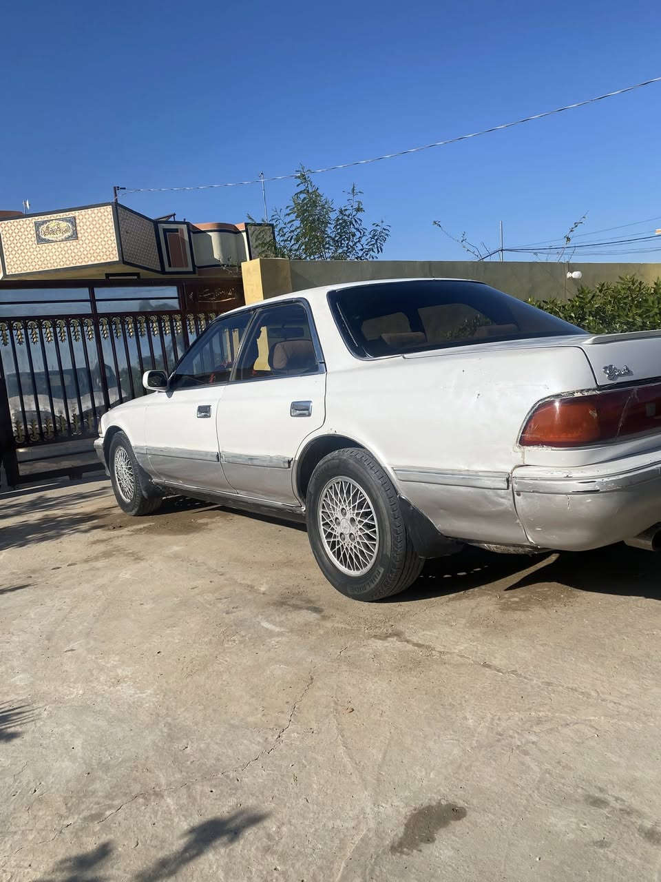 السلام عليكم 

للبيع سياره مارك شطح موديل 1992  رقم جديد  بسمي مكينه بطه اثنين ونص السياره بلاديه بدون ضربه ولا صبغ  داخله حلو  مكان السياره ديالى ناحية كنعان السعر $42 وبيه مجال استفسار اكثر الاتصال على الرقم الهاتف ***********
