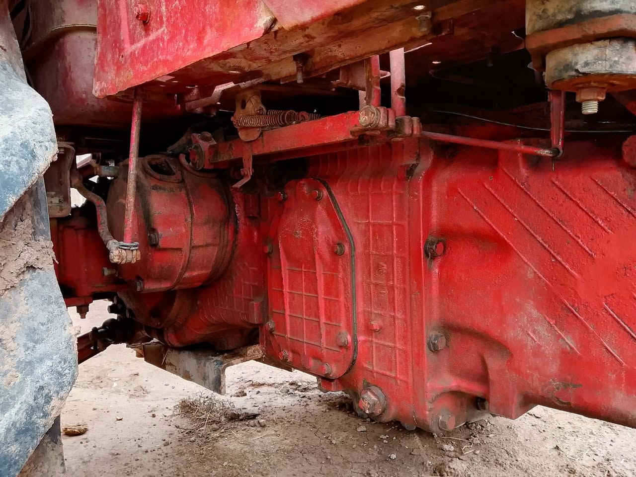 تركتر بلاروس للبيع جاهز عل شغل رقم صلاح الدين السعر 6ونص وبي مجال بسيط مكان التركتر ناحيه الرياض  ***********
