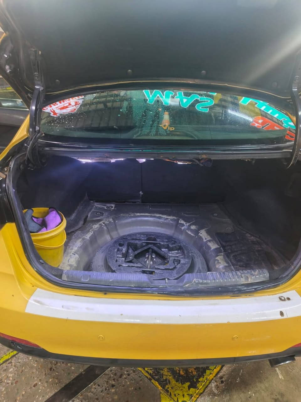 السلام عليكم..مكلف بالنشر 
 كيا فورتي موديل 2014 وارد امريكي حادثهه خلفي نص القبغ مال الصندوك محرك 2000 جي دي اي شادلهه منضومه زنون قبل يومين  تبريدهه ثلج   السياره مابيهه اي نقص وصاحبهه موضف مايشتغل بيهه تكسي للاستفسار حصراً عن طريق هذا الرقم ..
***********
