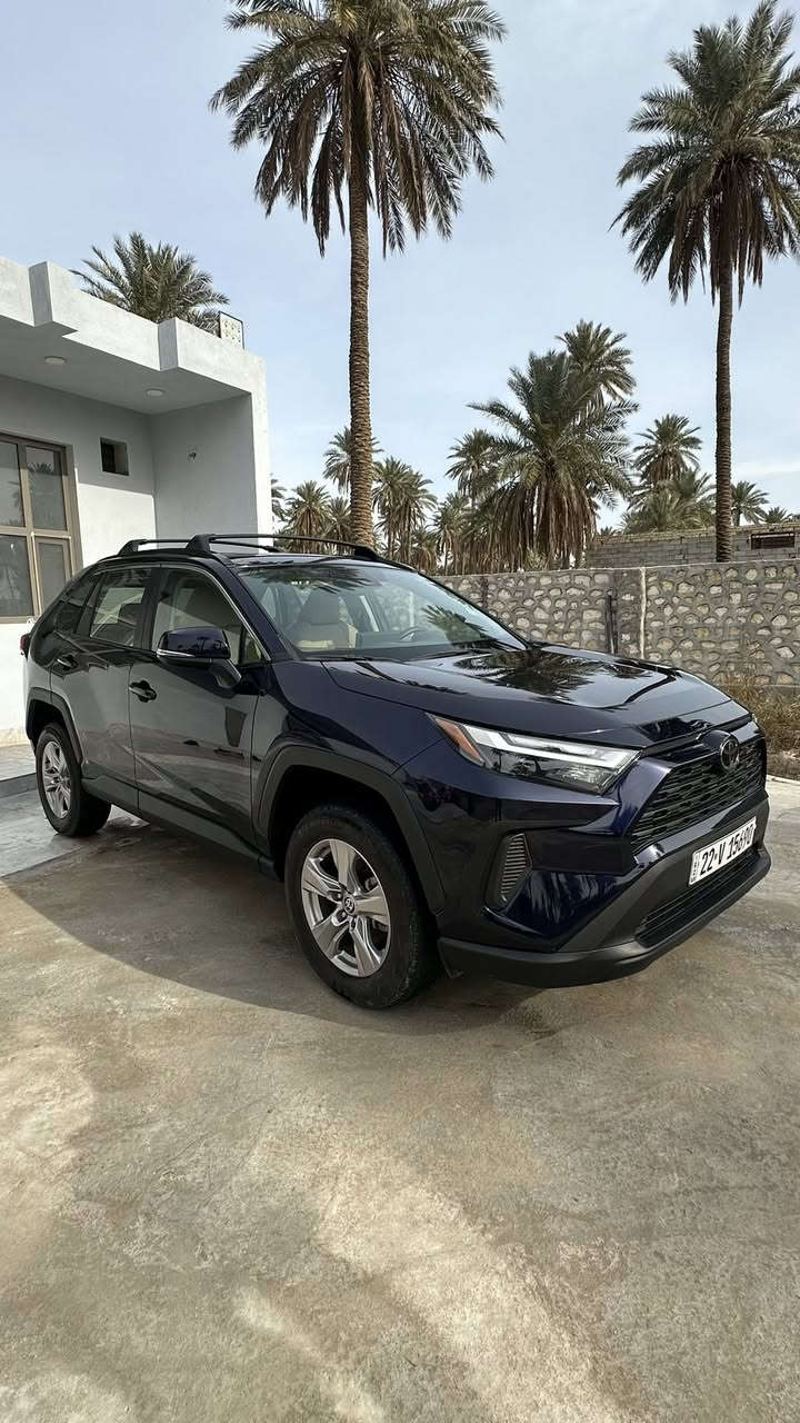 السلام عليكم تيوتا راف فور 2023  بانزين فقط مكينه 2500 وارد امريكي حادث بسيط جدا باب السائق صبغ فقط بدون ايرباك وبدون اي دواخل ماشيه 14 الف جديده جدا مواصفات فول فتحه سقف جنطه كهرباء تشغيل بصمه كشن كهرباء داخل صحراوي رقم أربيل تحويل او وكاله مجاناً مكان السياره الديوانية سعر 258 وبيها مجال لشراي رقمي ***********
