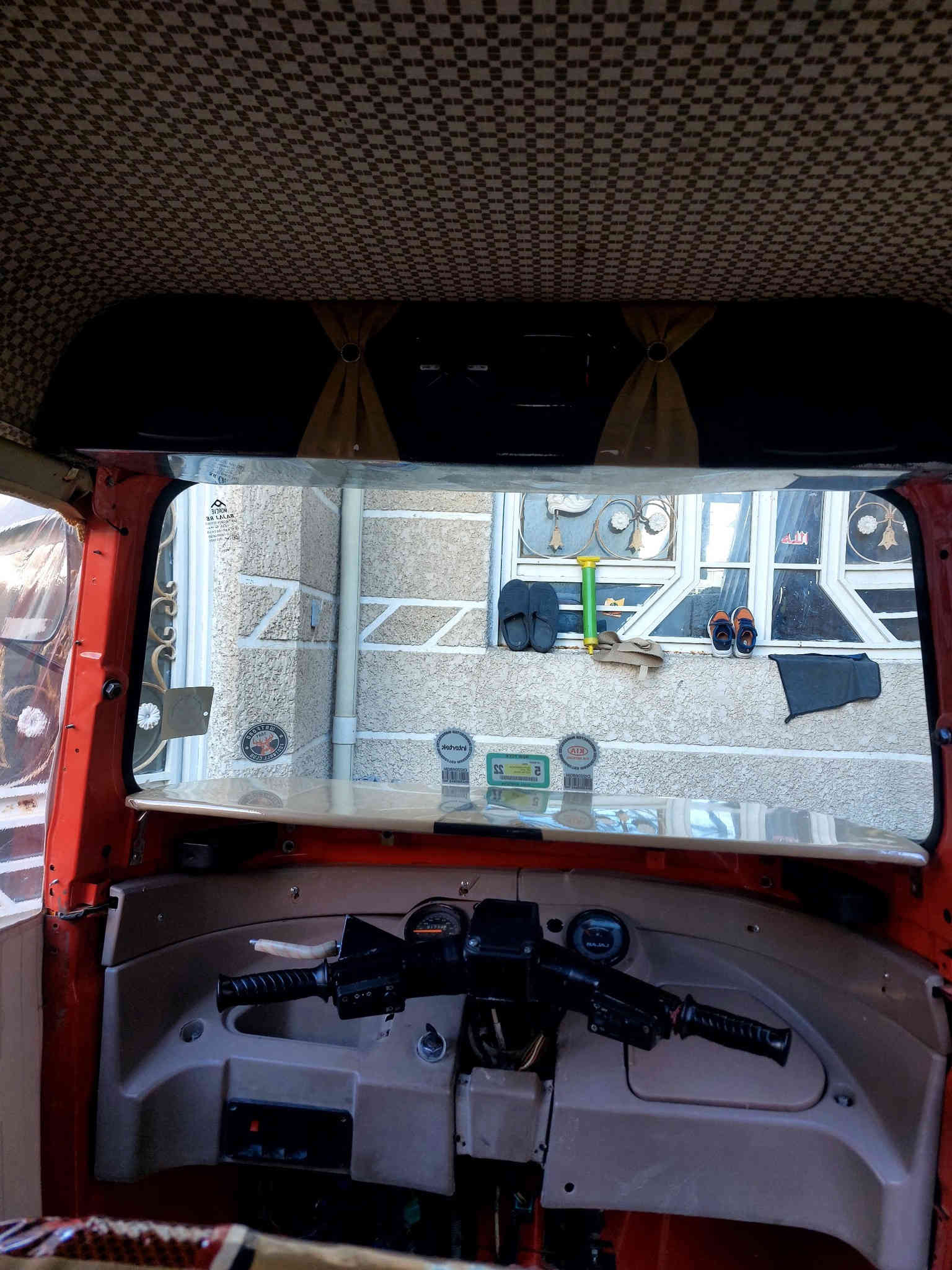 تكتك موديل ١٧ شهر ١٢ رقم بغداد انكليزي بلاديه مابيهه صبغ ولا ضربه محرك نضيف كهربائيات ودشبول كله يشتغل ع البلاد تايرات ٣ جدد مسجل جديد دوشمه جديده السعر ٤٠٠٠٠٠٠ بيهه مجال قليل العنوان بعقوبه تحرير ***********
